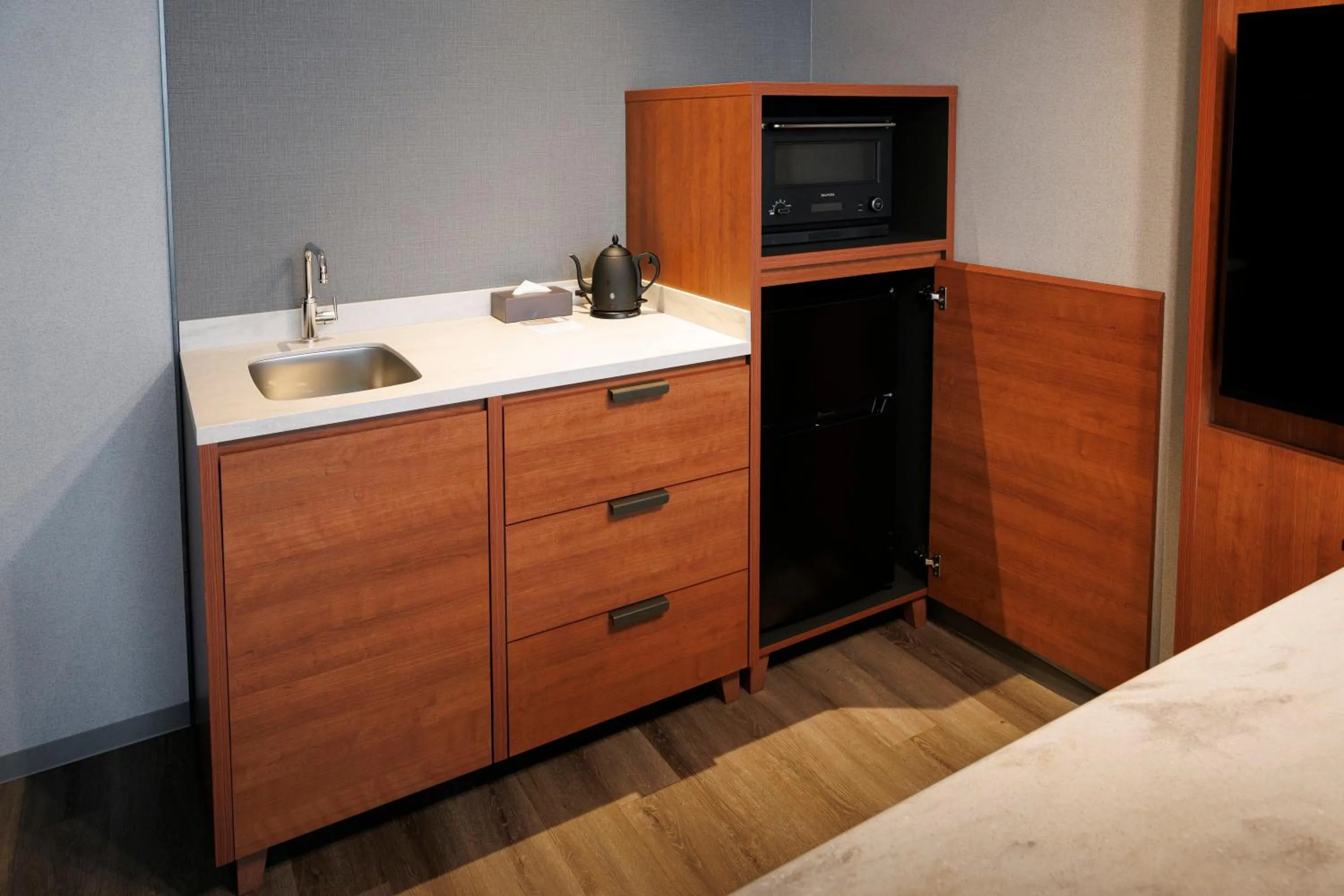 Photo of the whole room, Bed in Namba Oriental Hotel