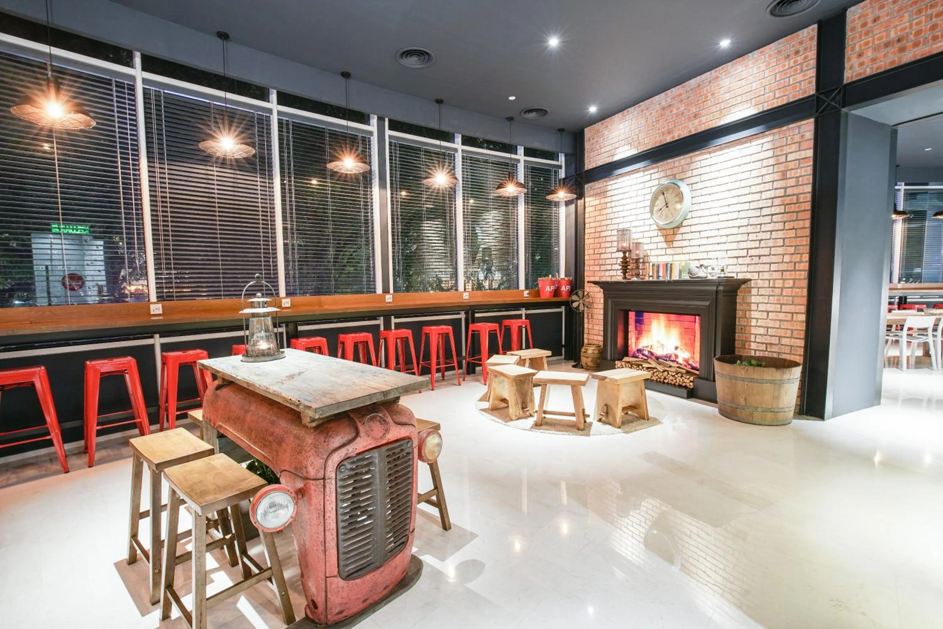 Communal lounge/ TV room in The Bed KLCC