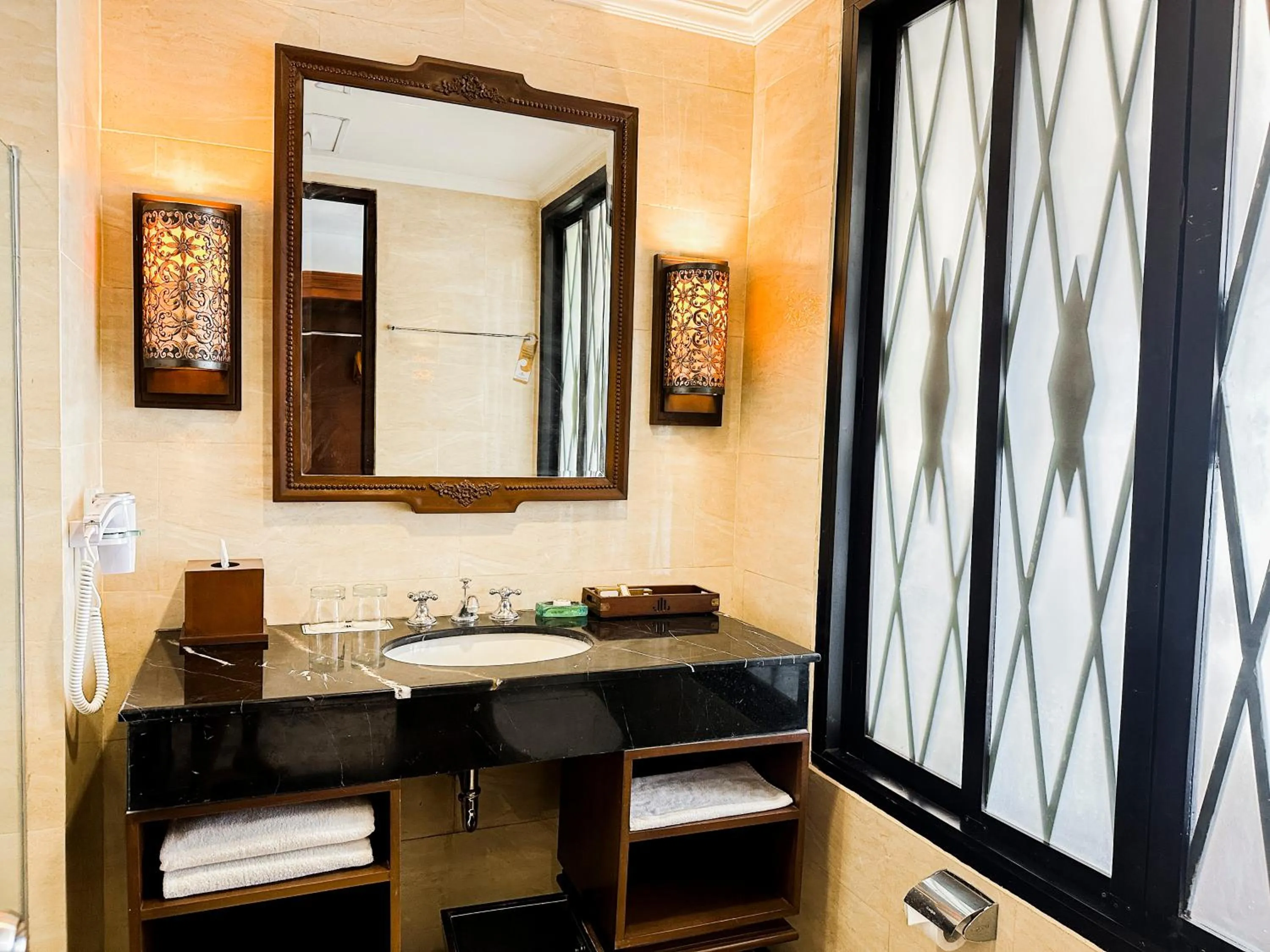 Bathroom in The Sunan Hotel Solo