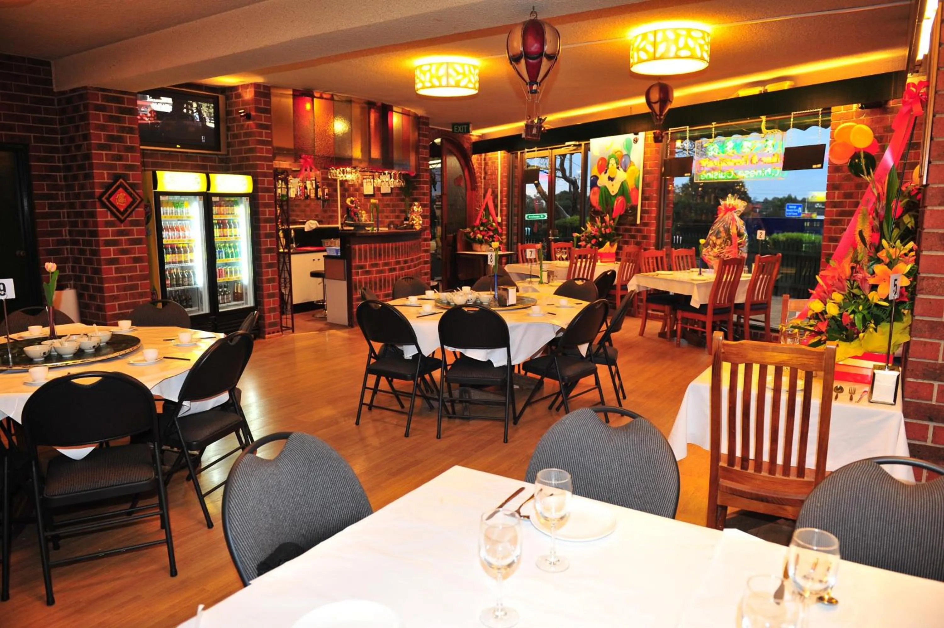 Restaurant/Places to Eat in Lamplighter Motel