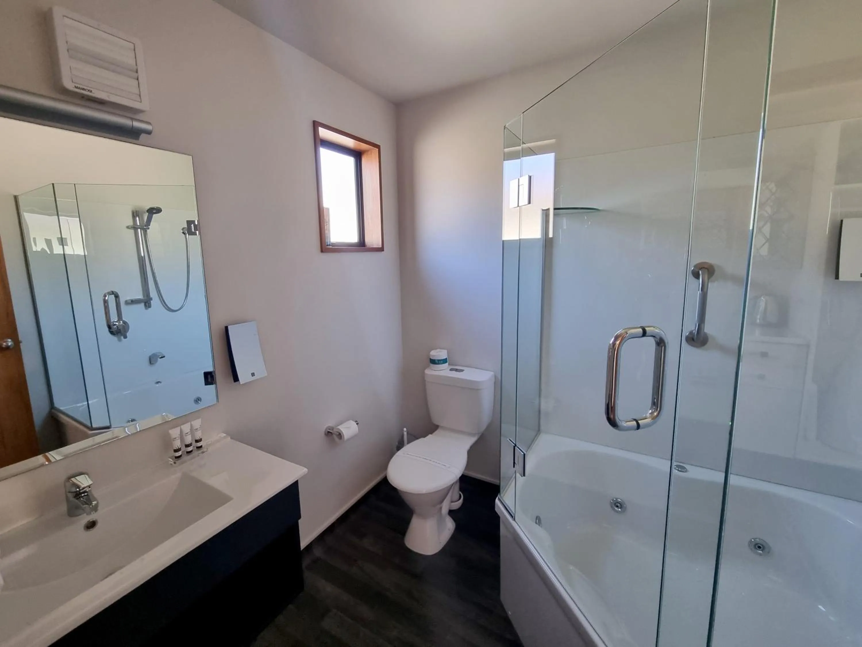 Bathroom in ASURE Gables Motor Lodge