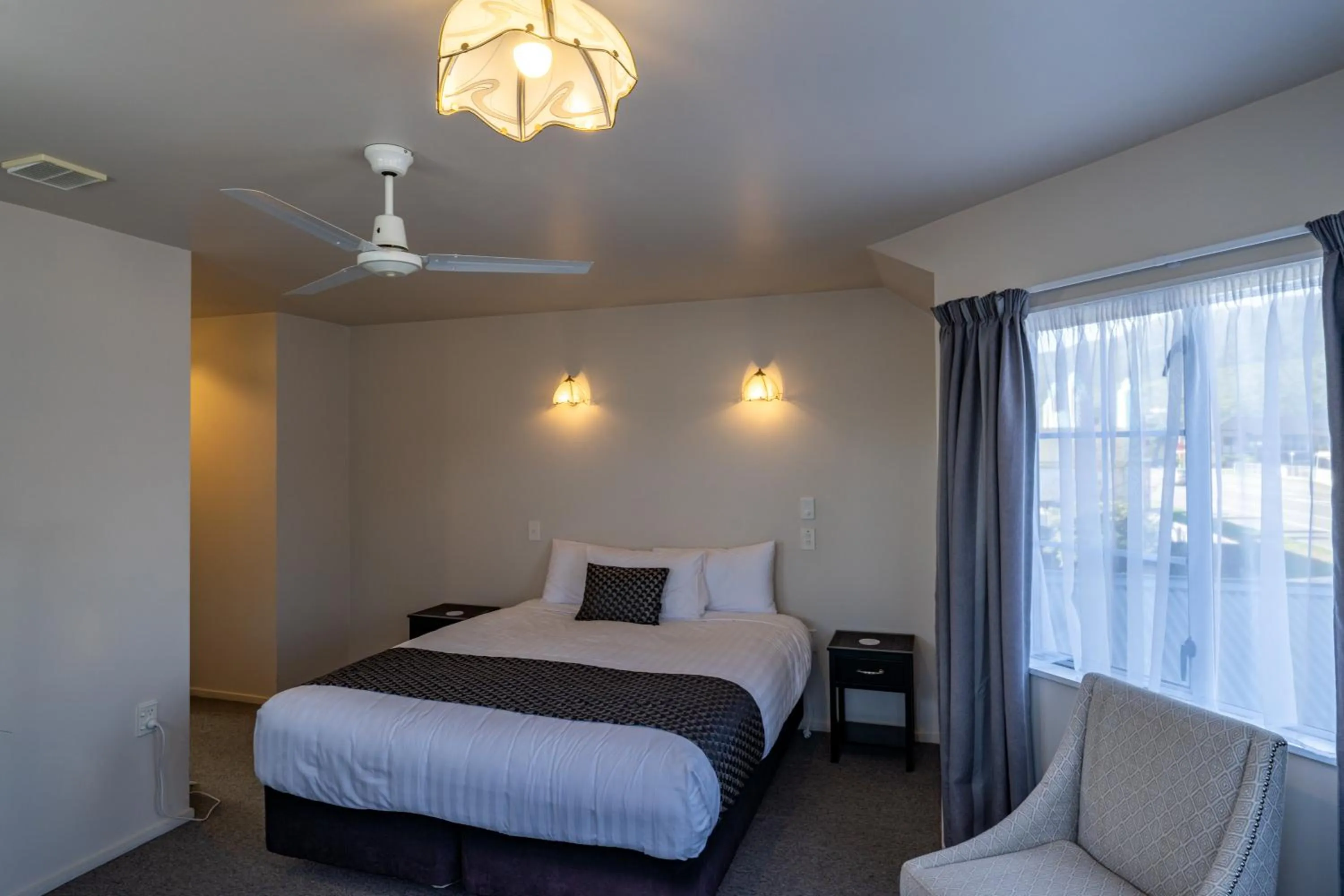 Bedroom, Bed in ASURE Gables Motor Lodge