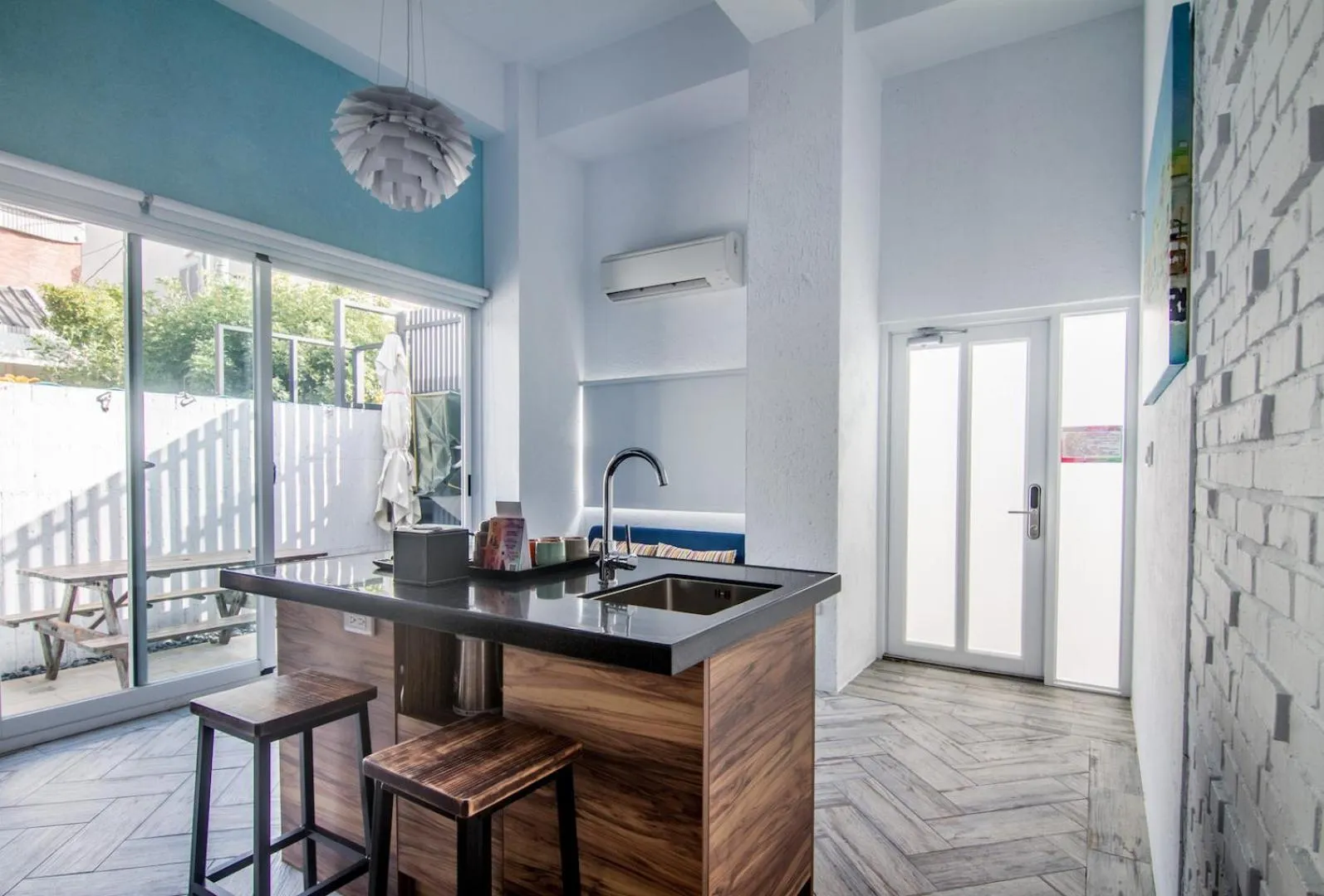 Kitchen or kitchenette in Color Coral Boutique Hotel