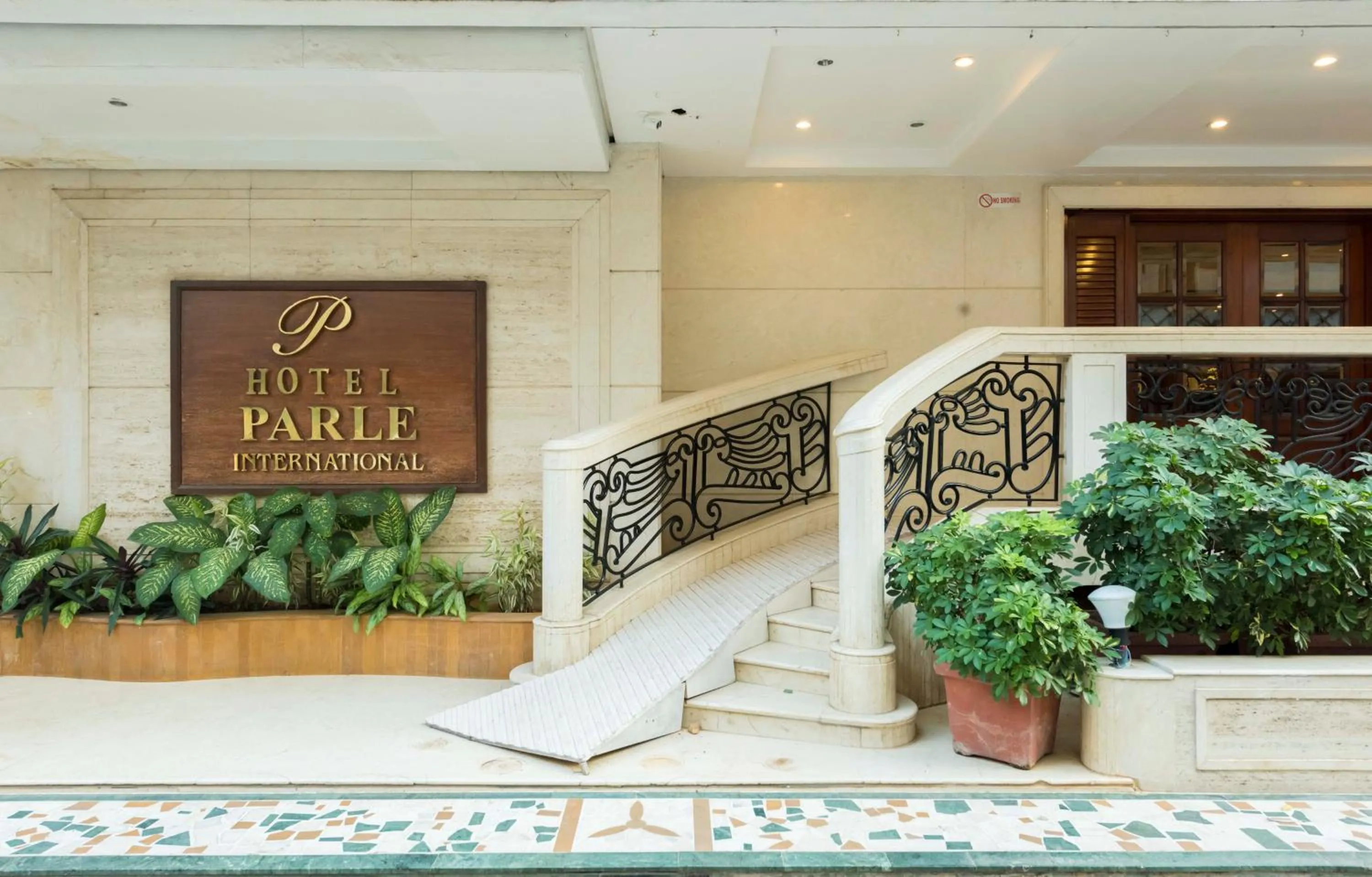 Facade/entrance in Hotel Parle International