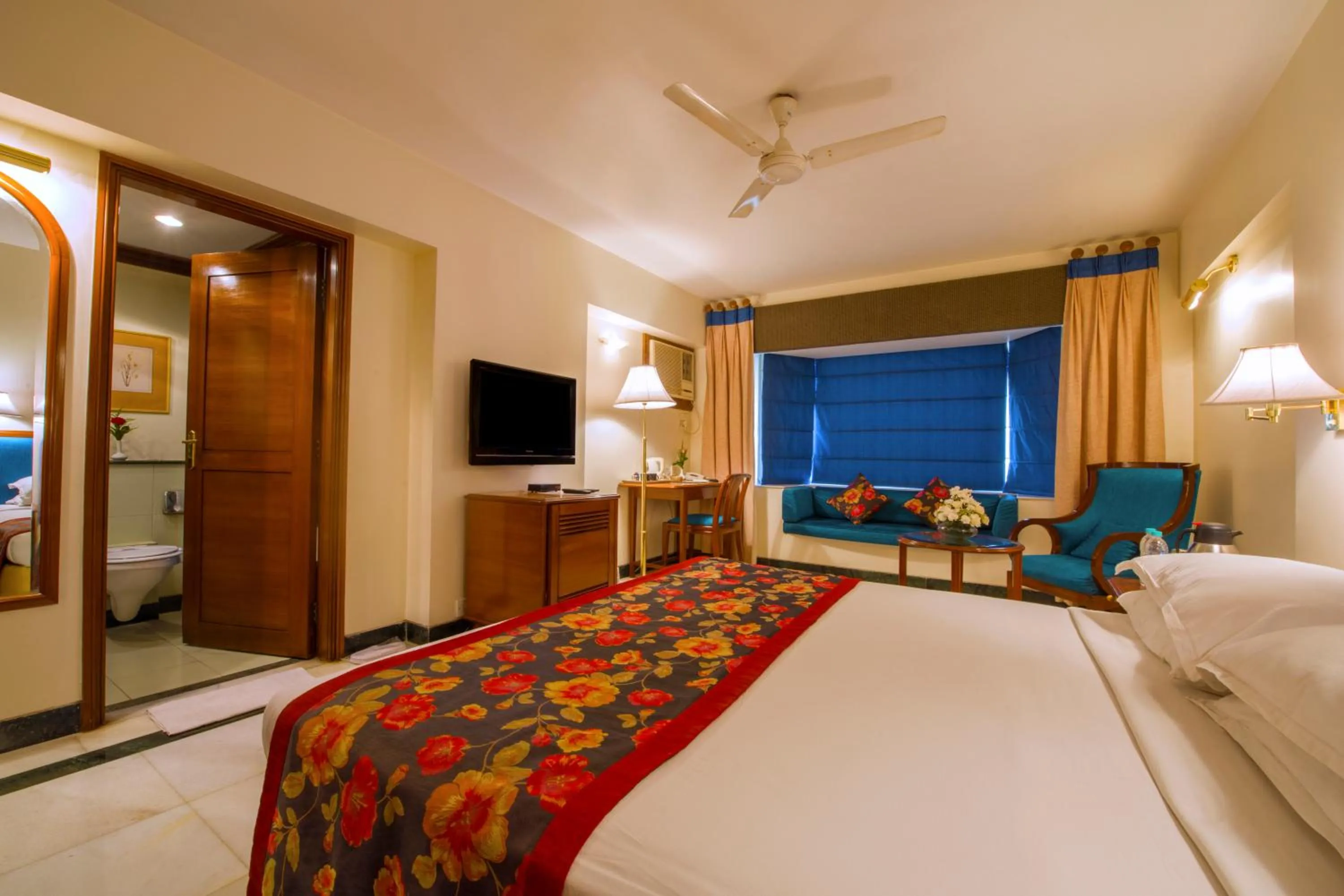 Photo of the whole room, Bed in Hotel Parle International