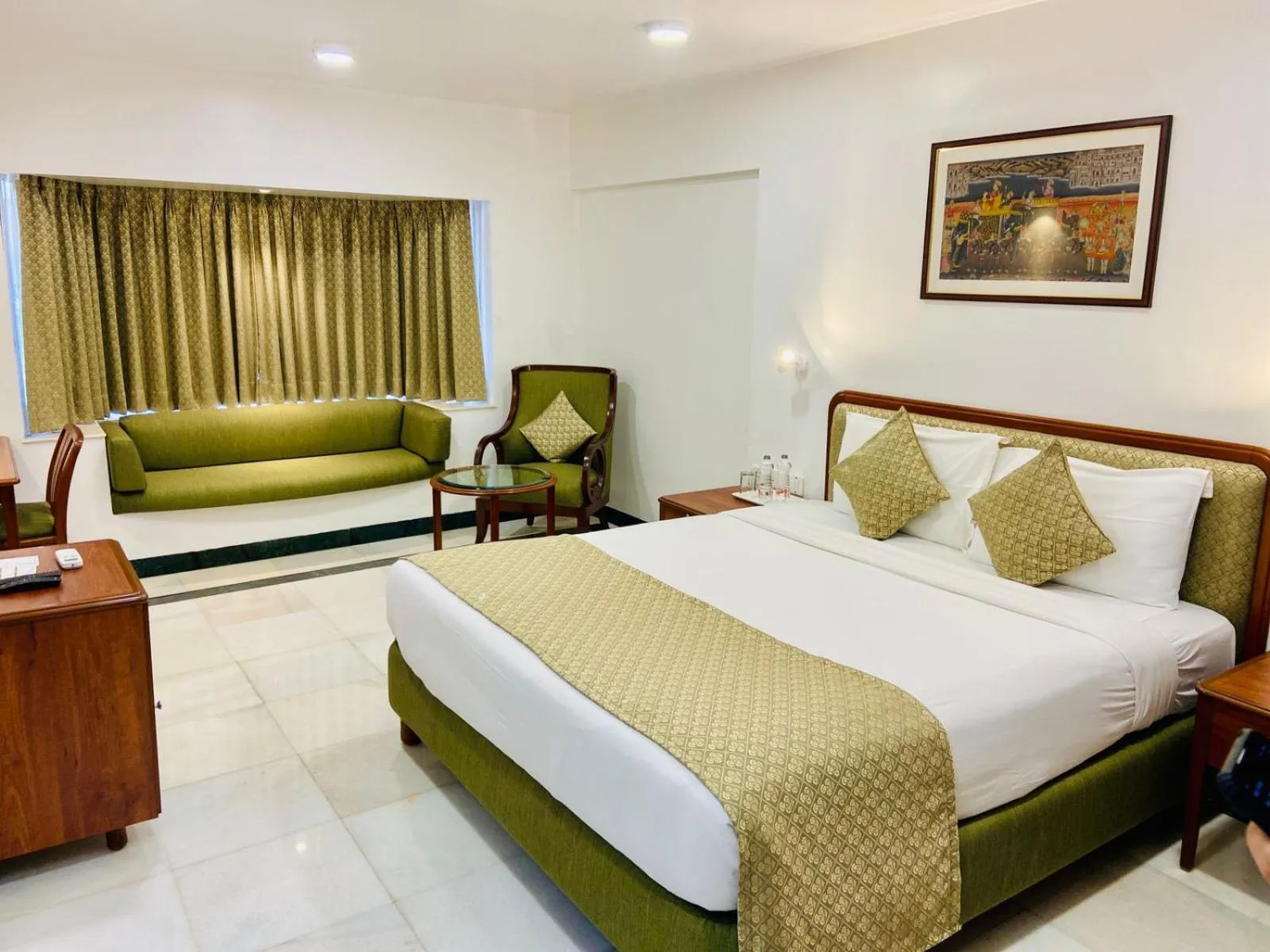 View (from property/room), Bed in Hotel Parle International