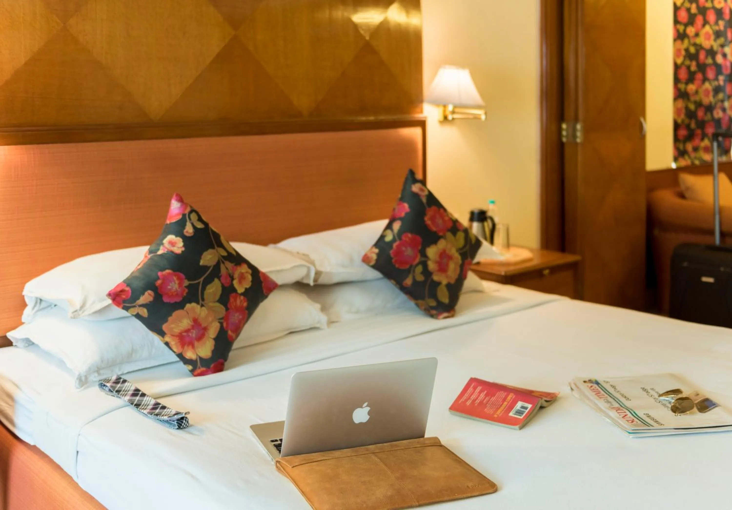 Bed in Hotel Parle International