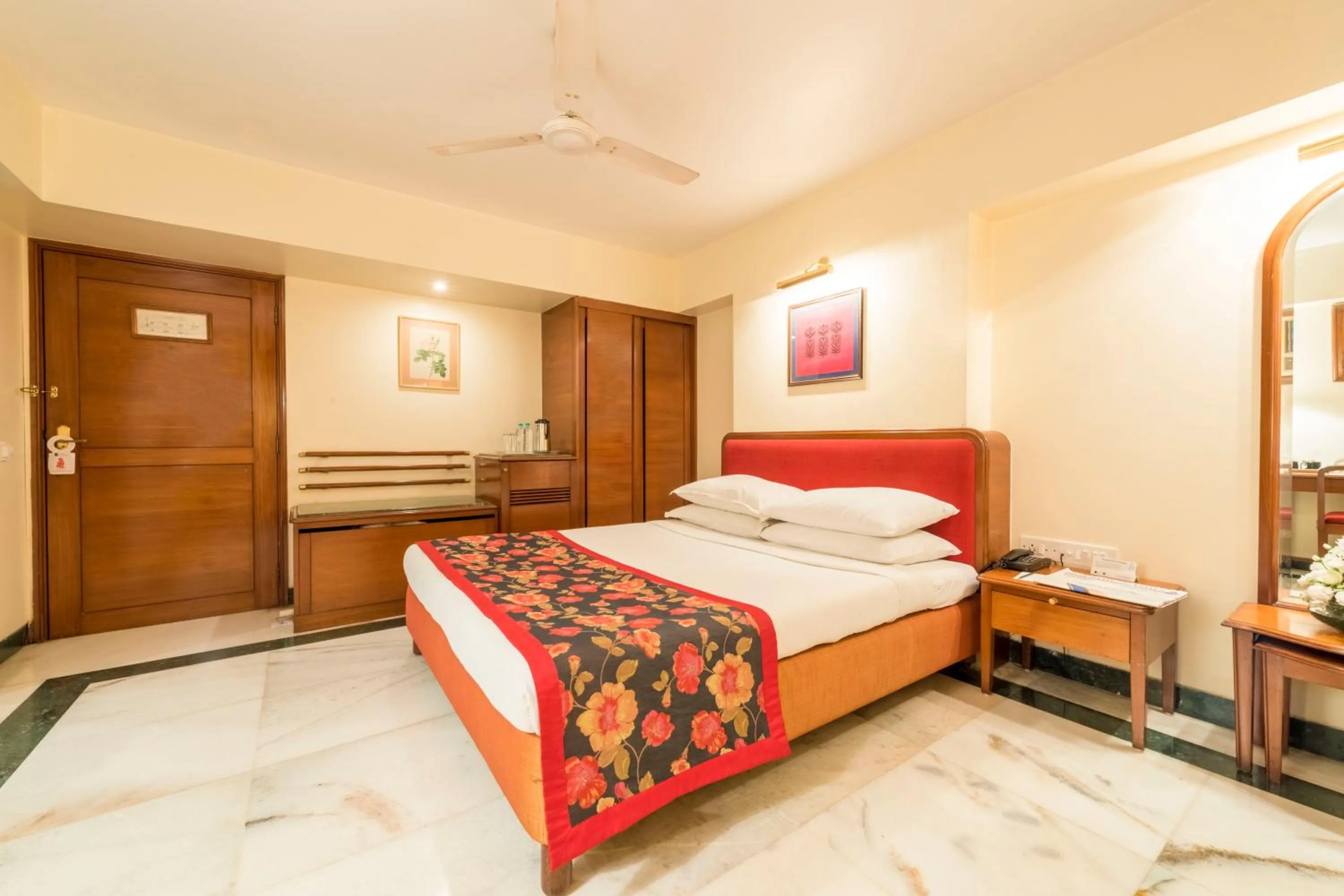 Bed in Hotel Parle International