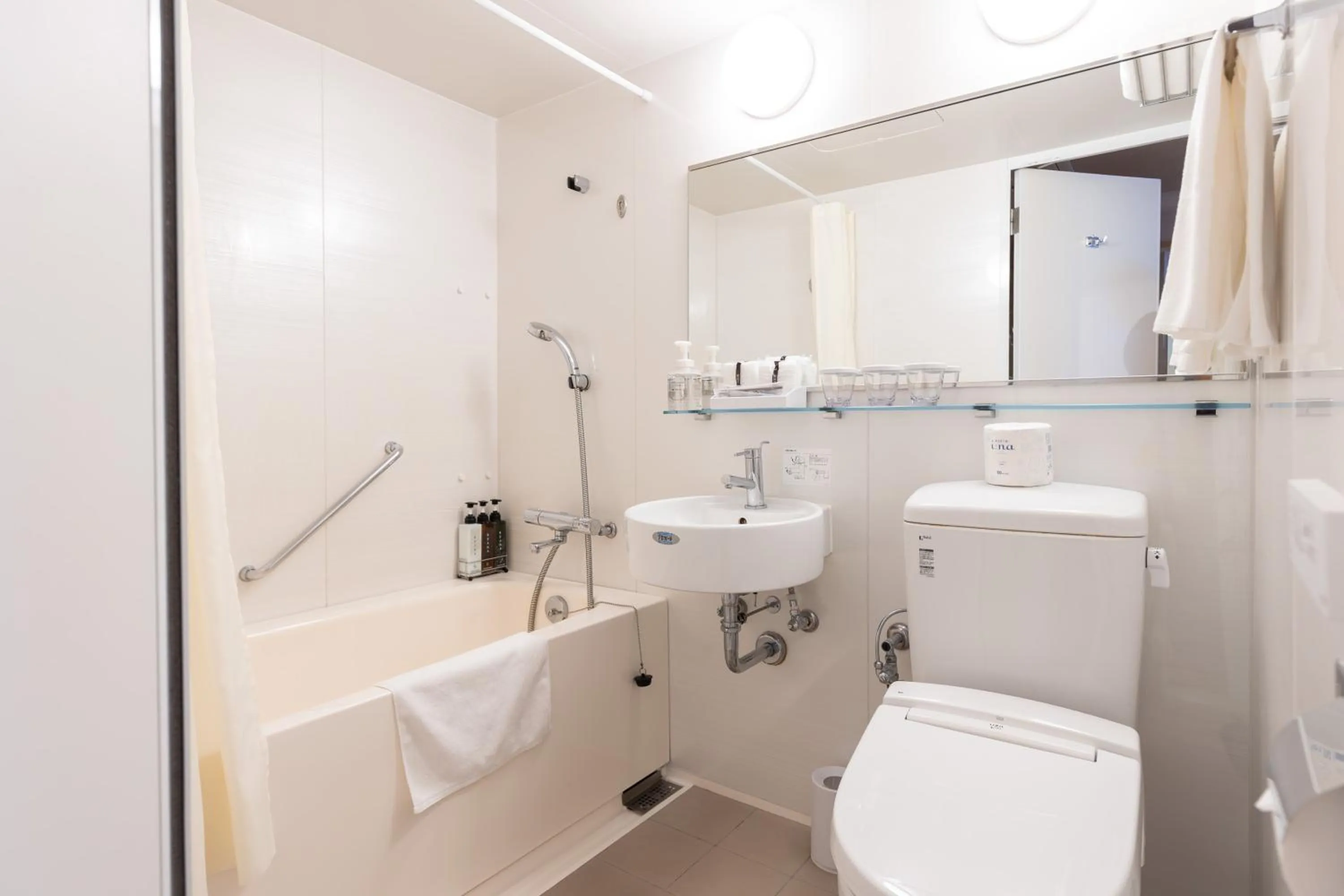 Shower in Hotel Rose Garden Shinjuku