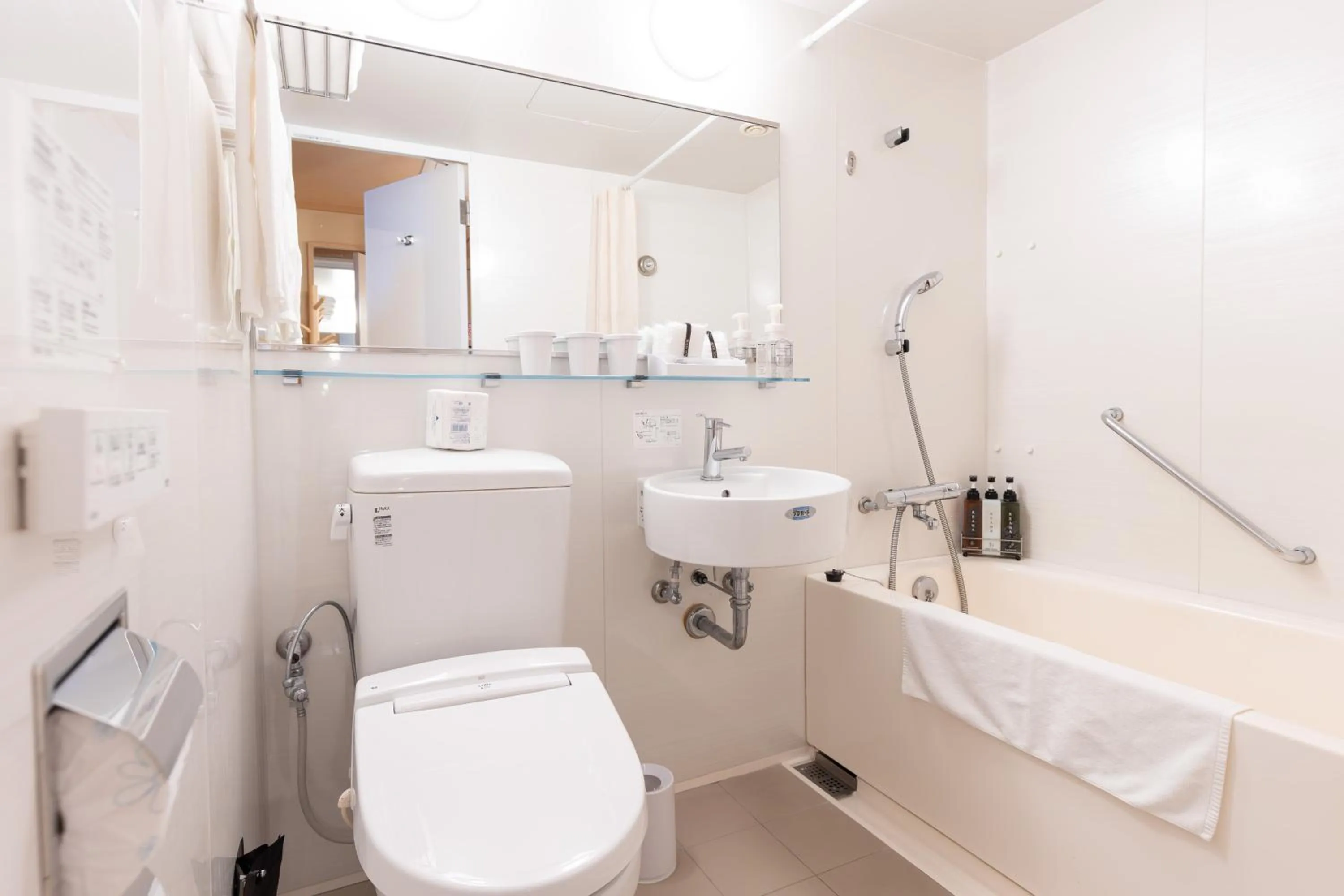 Shower in Hotel Rose Garden Shinjuku