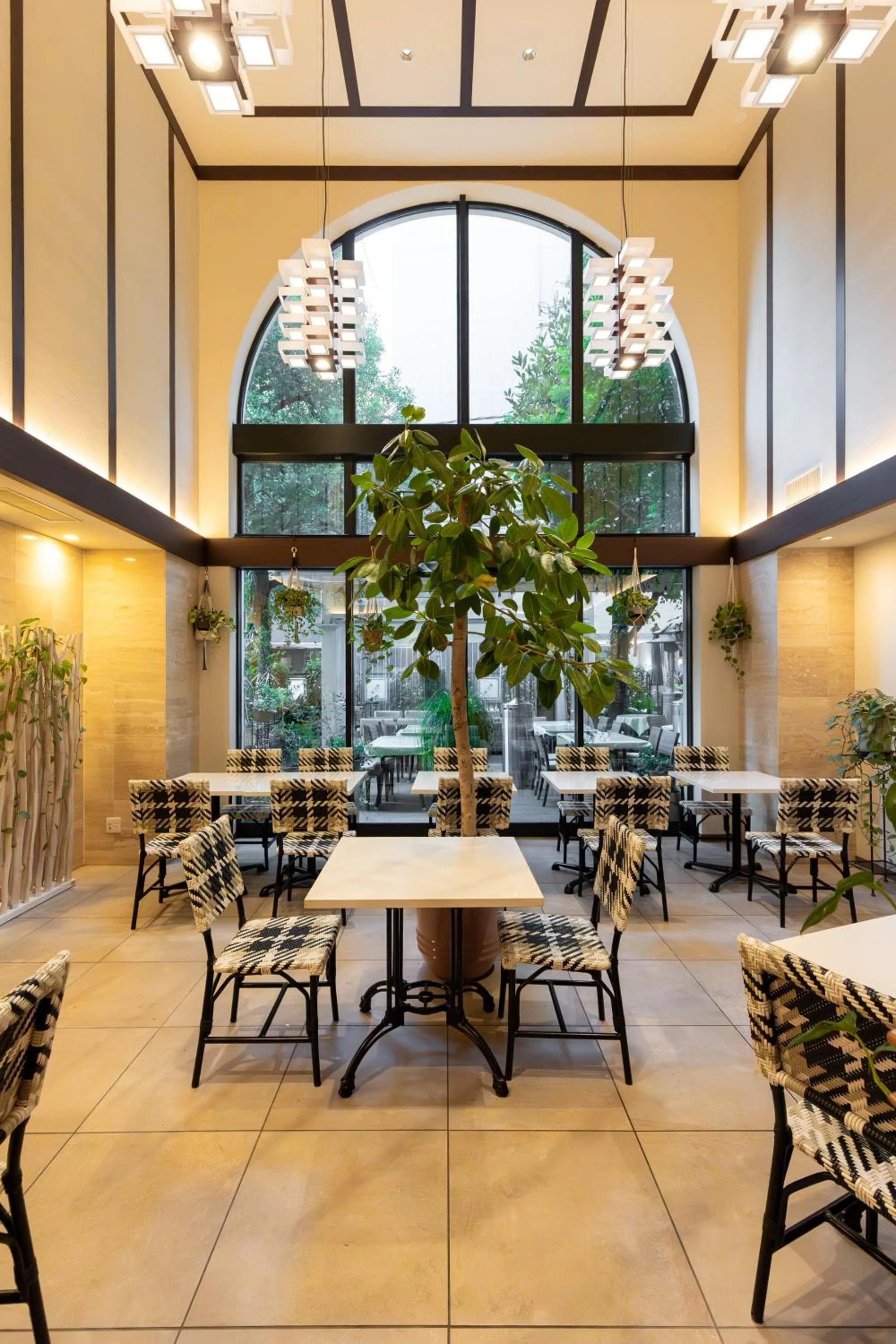 Restaurant/places to eat in Hotel Rose Garden Shinjuku