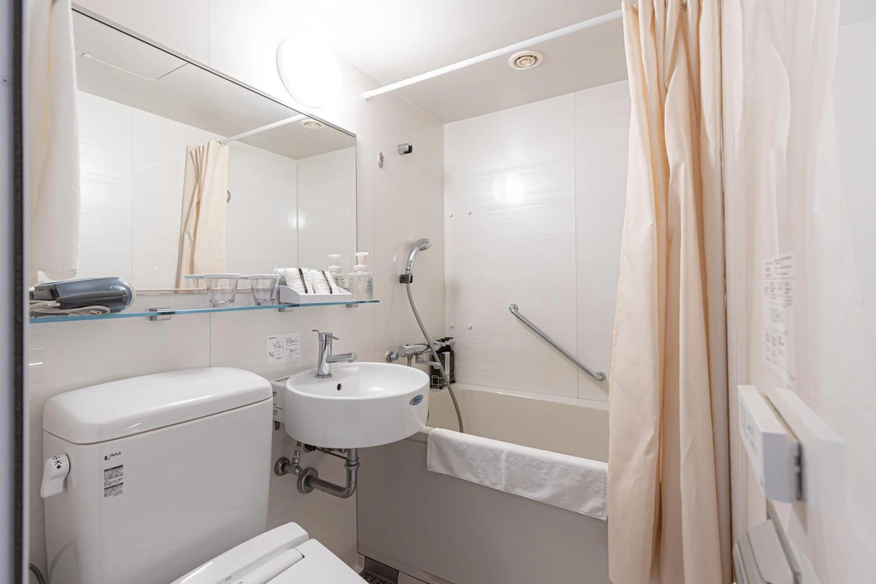 Shower in Hotel Rose Garden Shinjuku