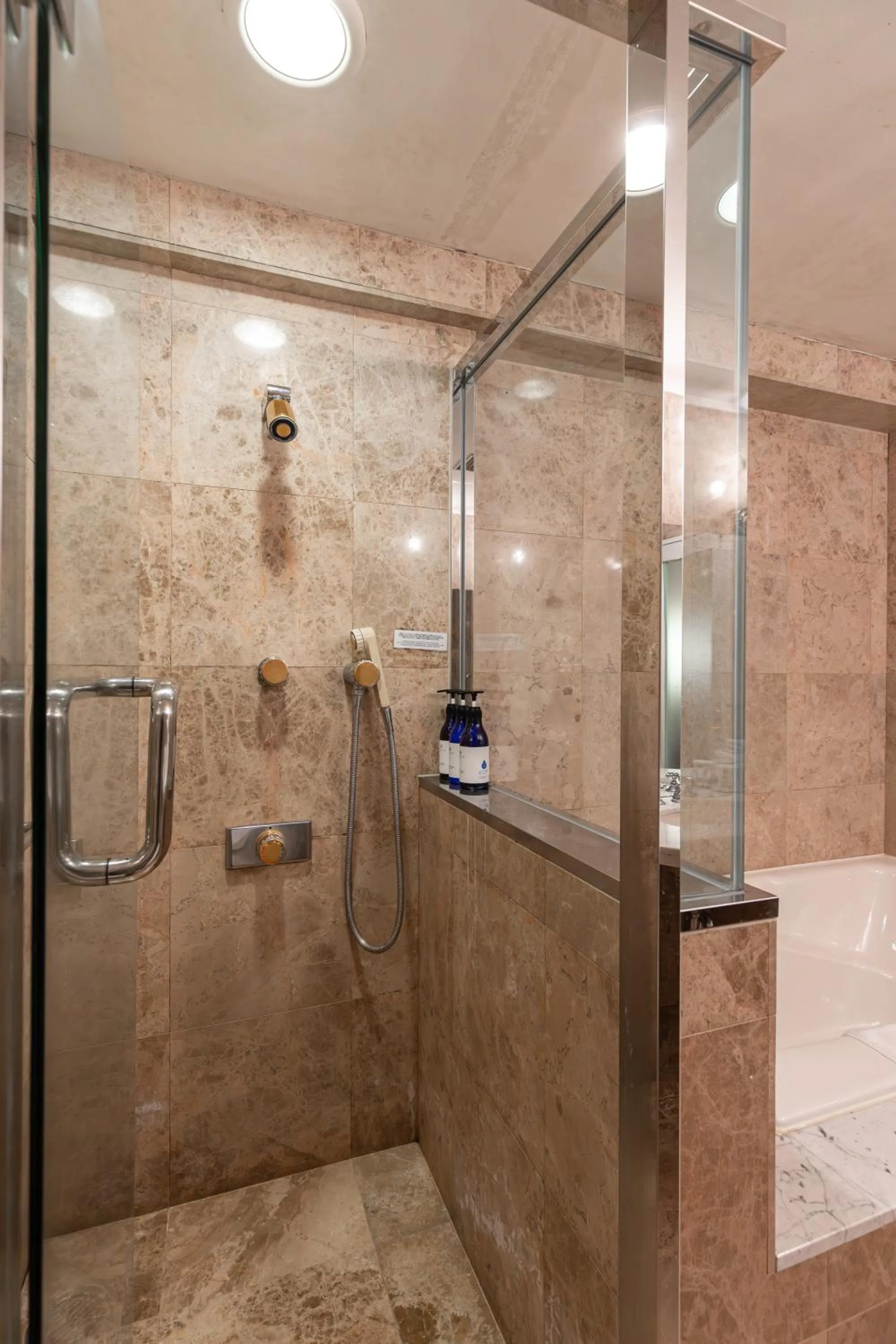 Bathroom in Hotel Rose Garden Shinjuku