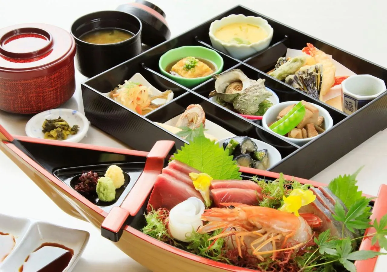 Food and drinks in Katsuura Hilltop Hotel & Residence