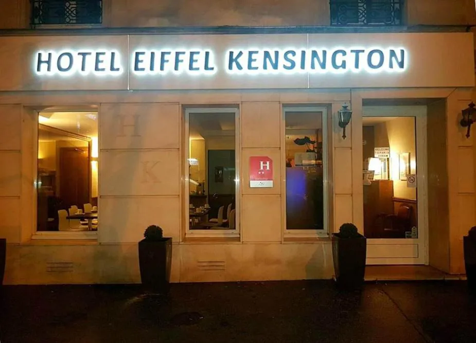 Facade/entrance in Hôtel Eiffel Kensington
