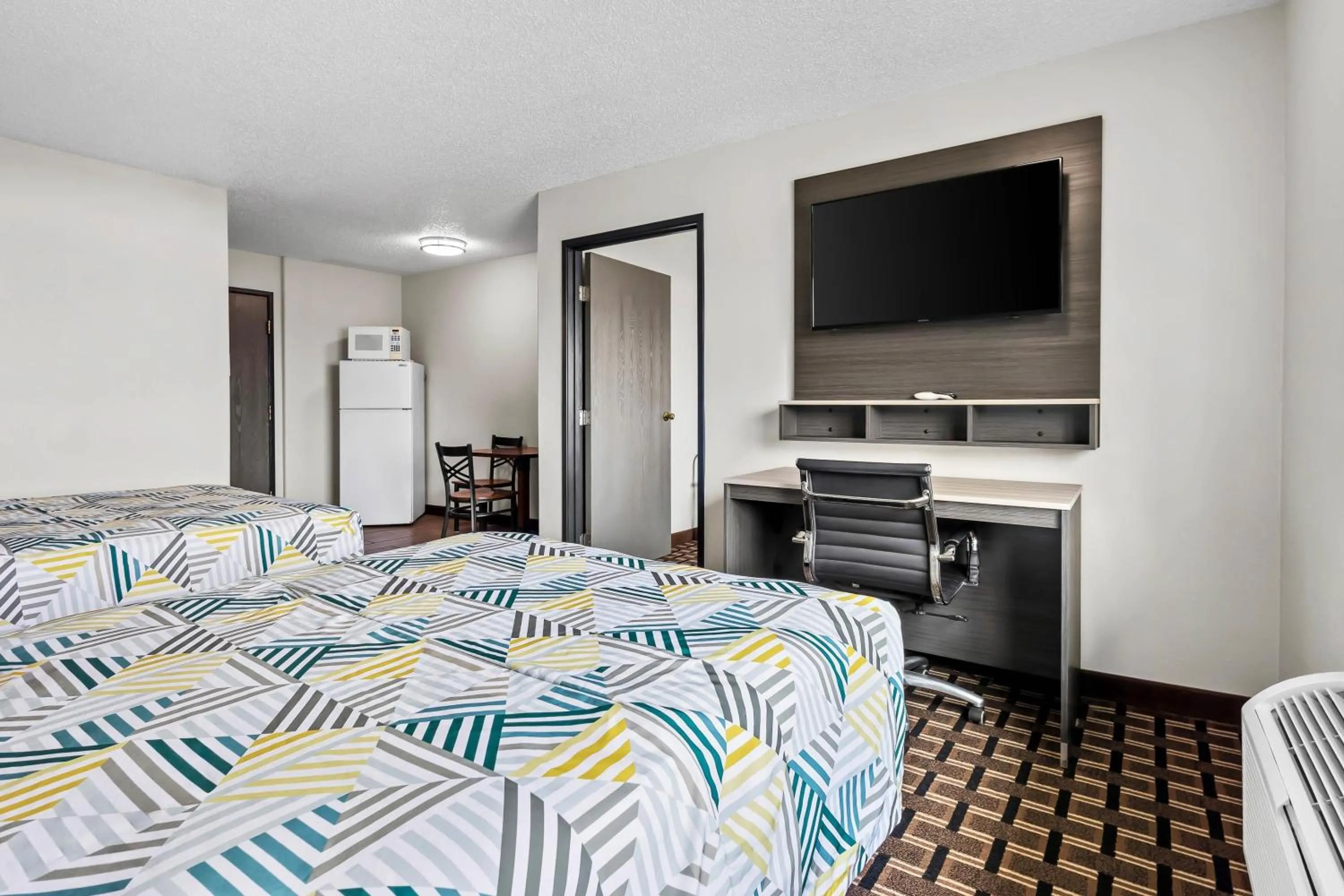 Bedroom, Bed in Motel 6 North Sioux City, SD I 29 North