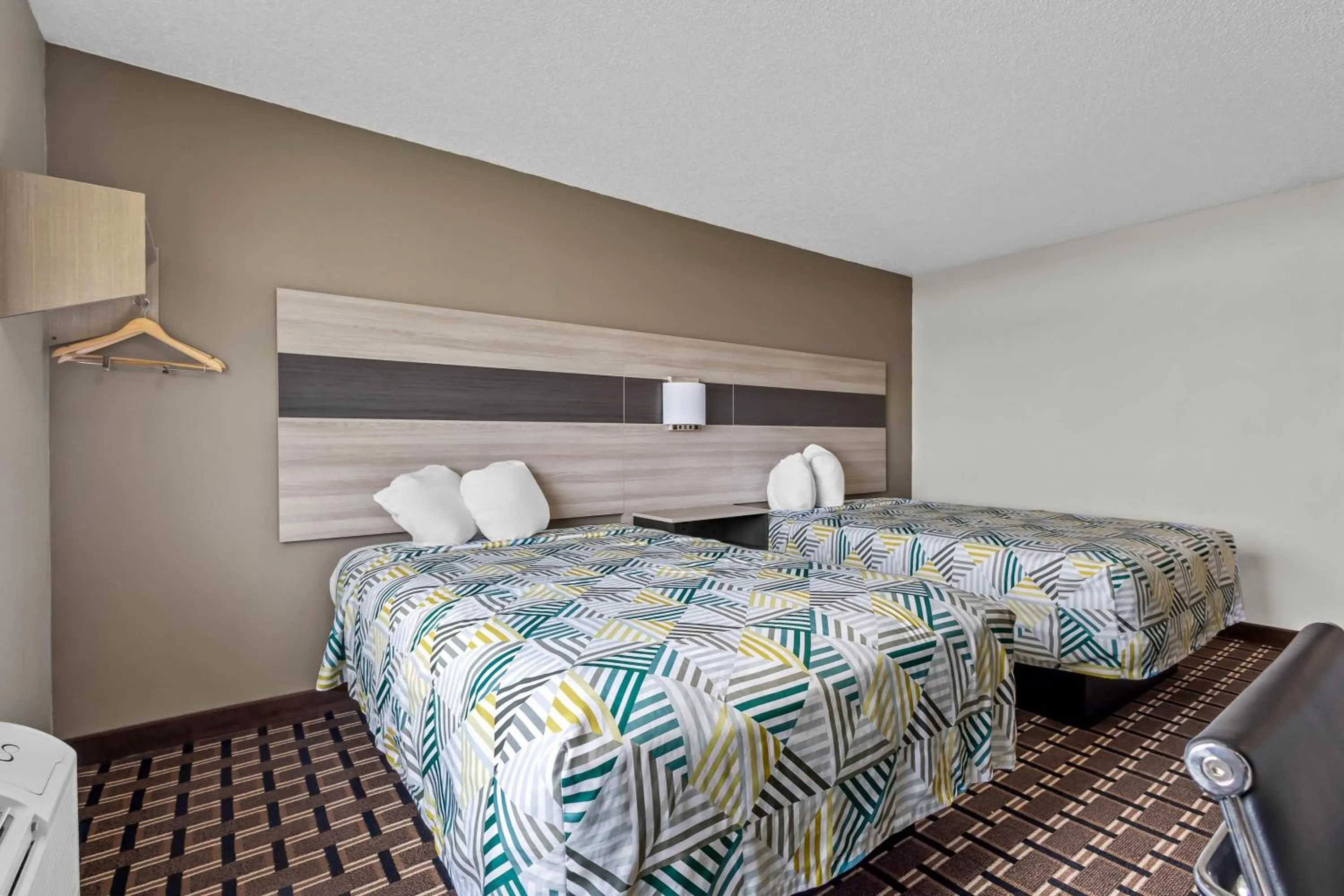 Bedroom, Bed in Motel 6 North Sioux City, SD I 29 North