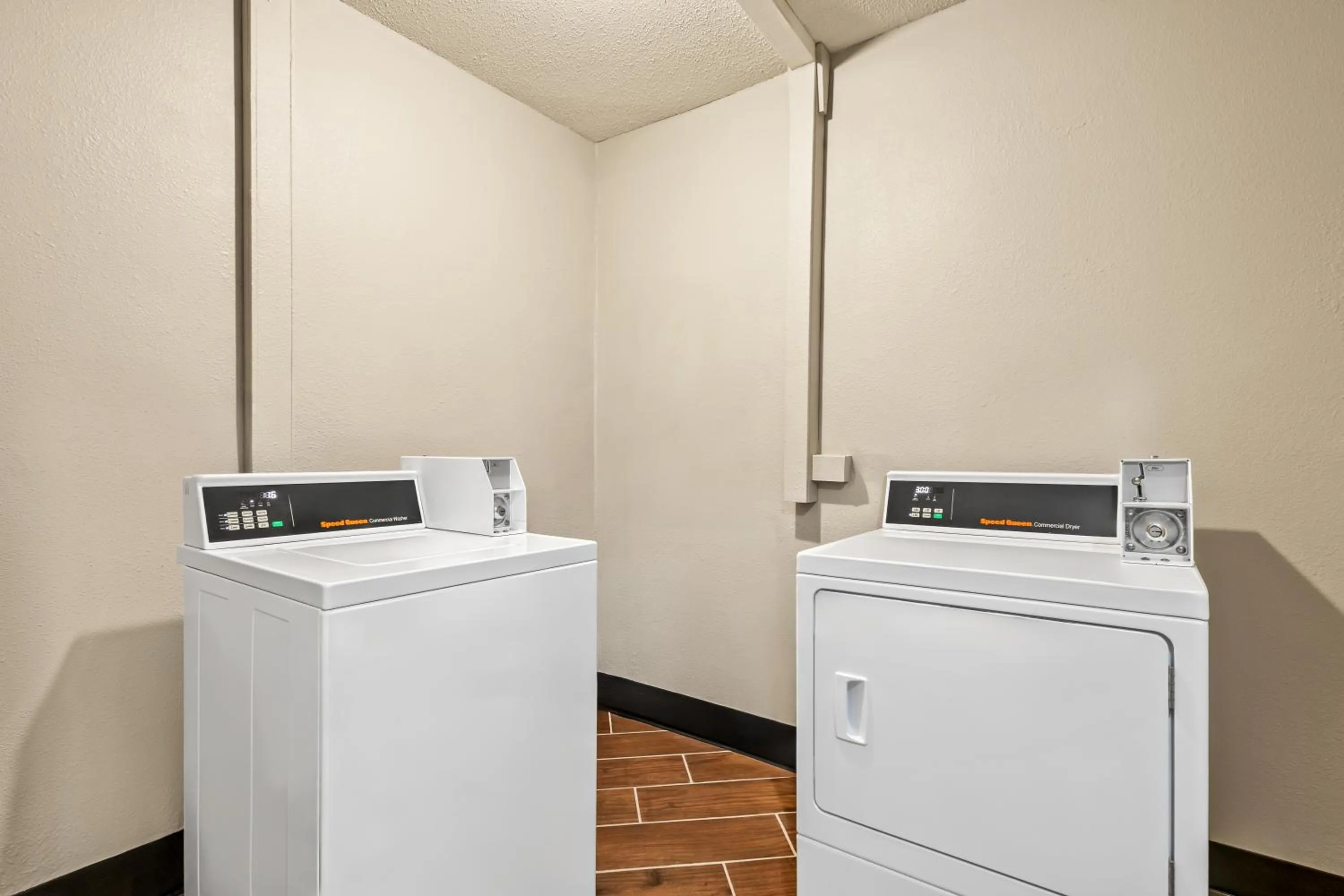 washing machine in Motel 6 North Sioux City, SD I 29 North
