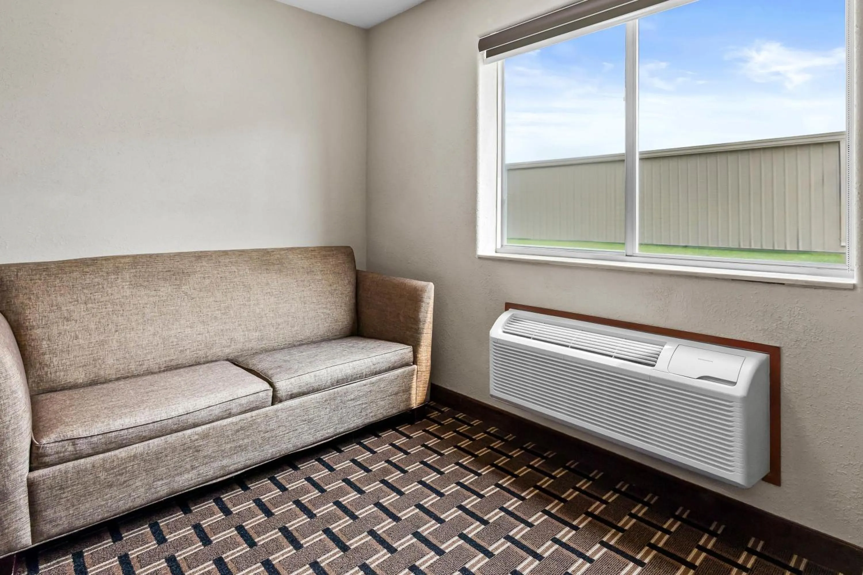 Bedroom in Motel 6 North Sioux City, SD I 29 North