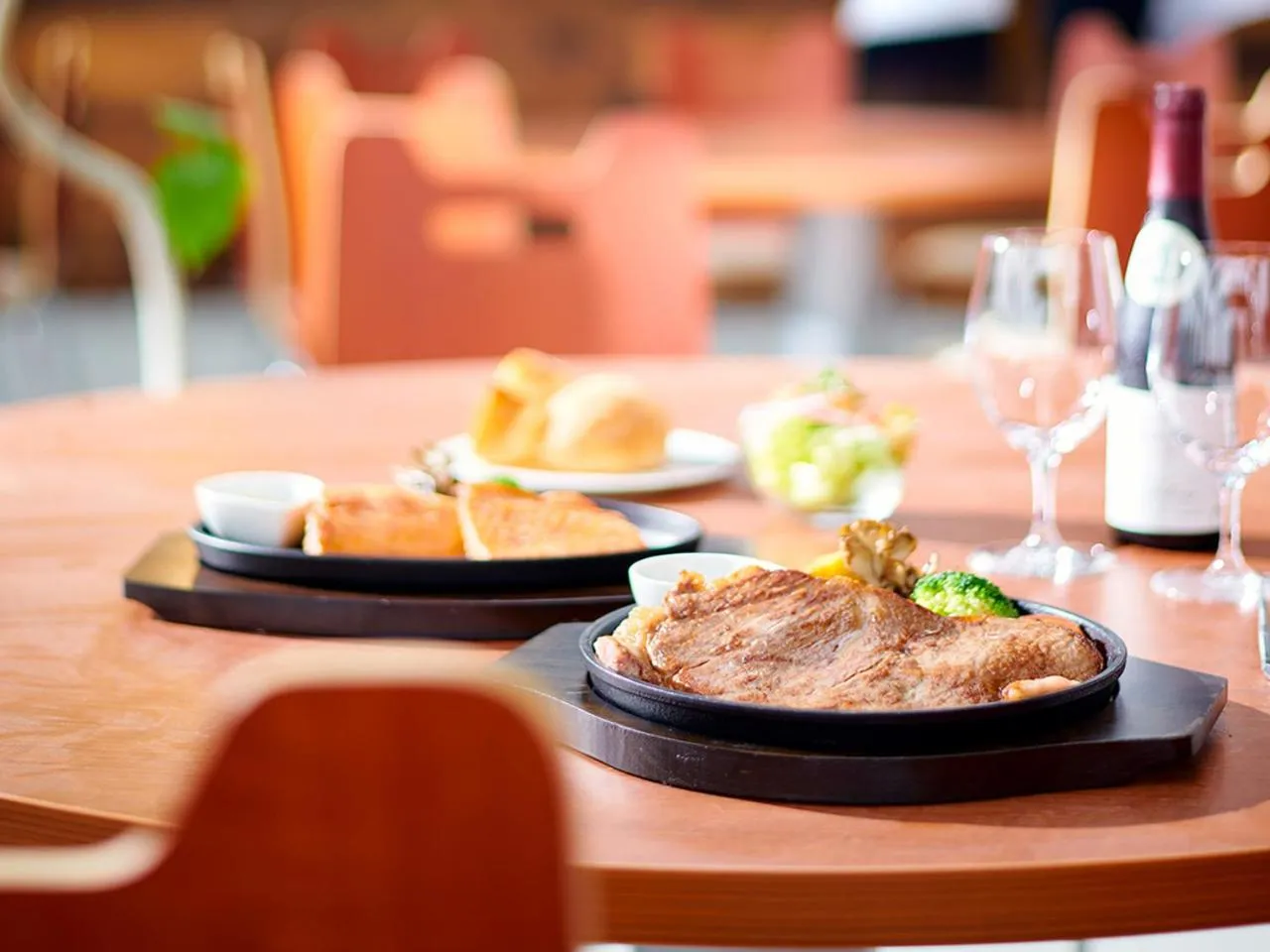 Restaurant/places to eat in Hotel Euro City