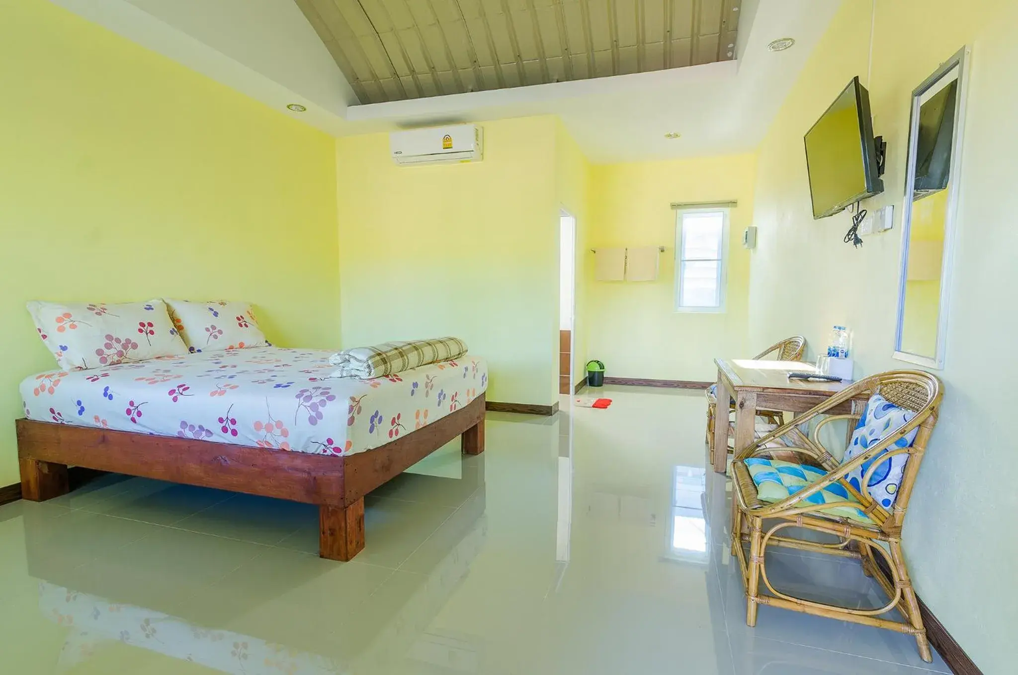 Budget Double Room in Ariya Garden Home Budget Double Room in Ariya Garden Home
