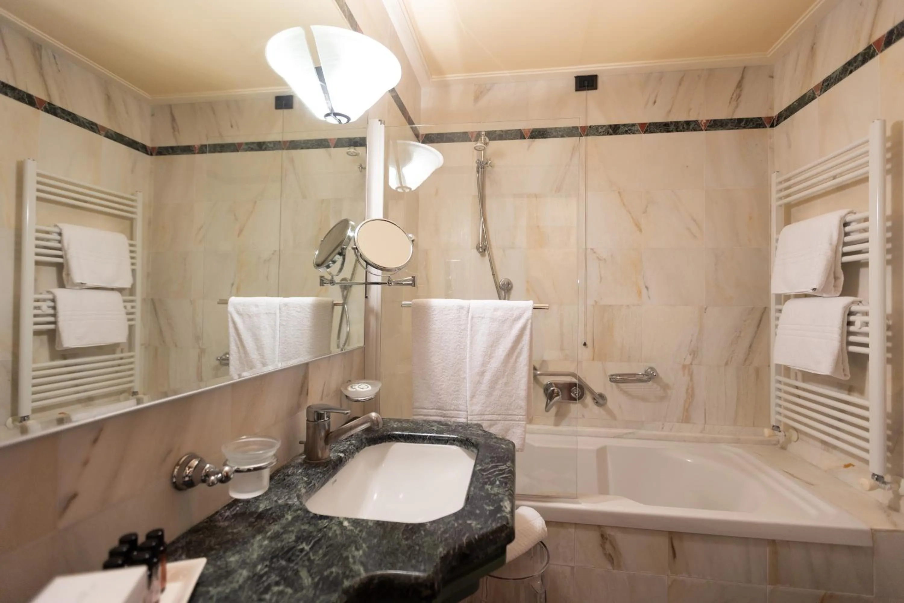 Bathroom in Grand Hotel Ortigia