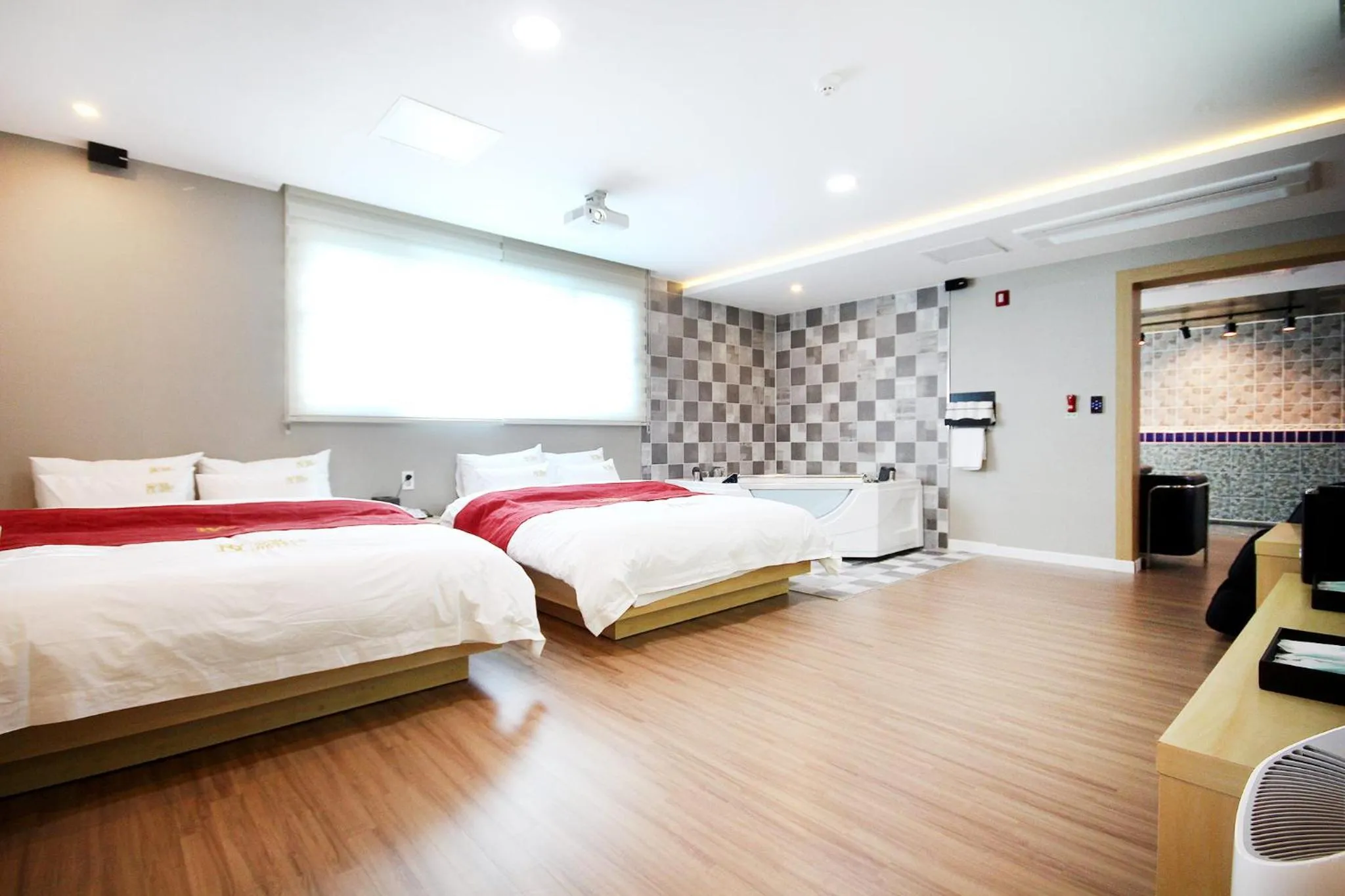 Bed in No.1 New Yorker Hotel