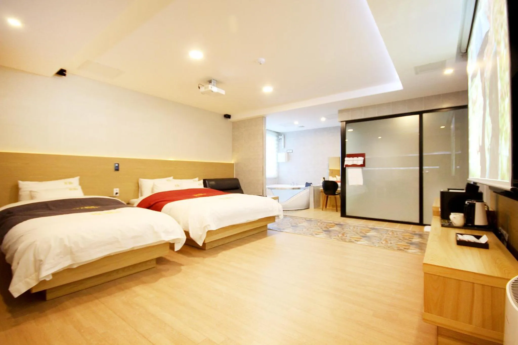 Bed in No.1 New Yorker Hotel