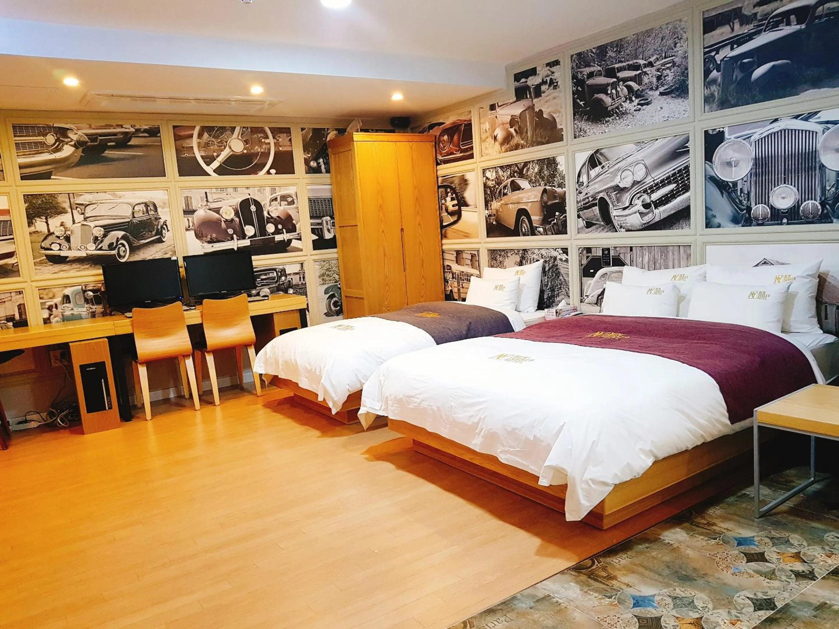 Bed in No.1 New Yorker Hotel