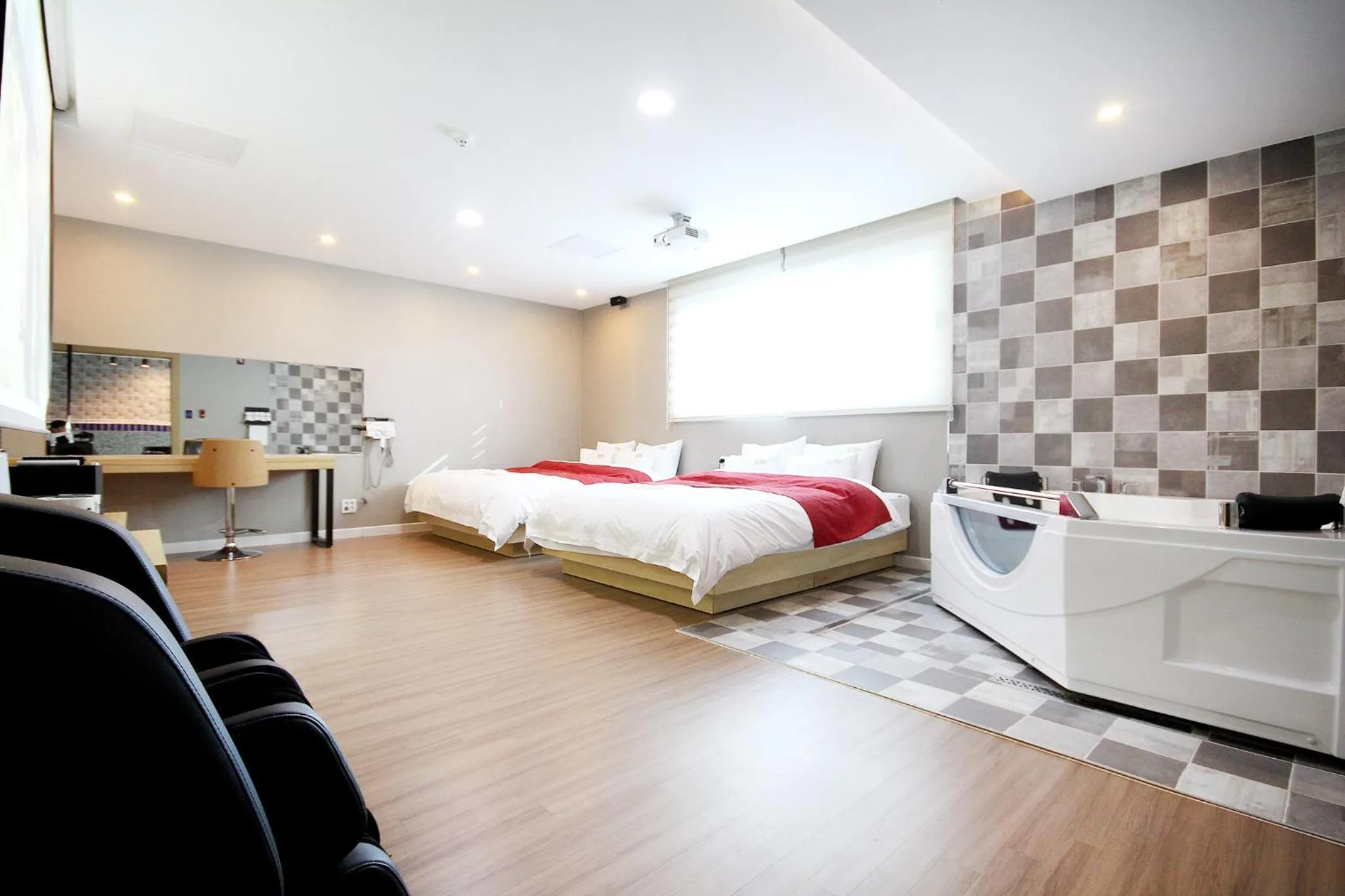 Bed in No.1 New Yorker Hotel