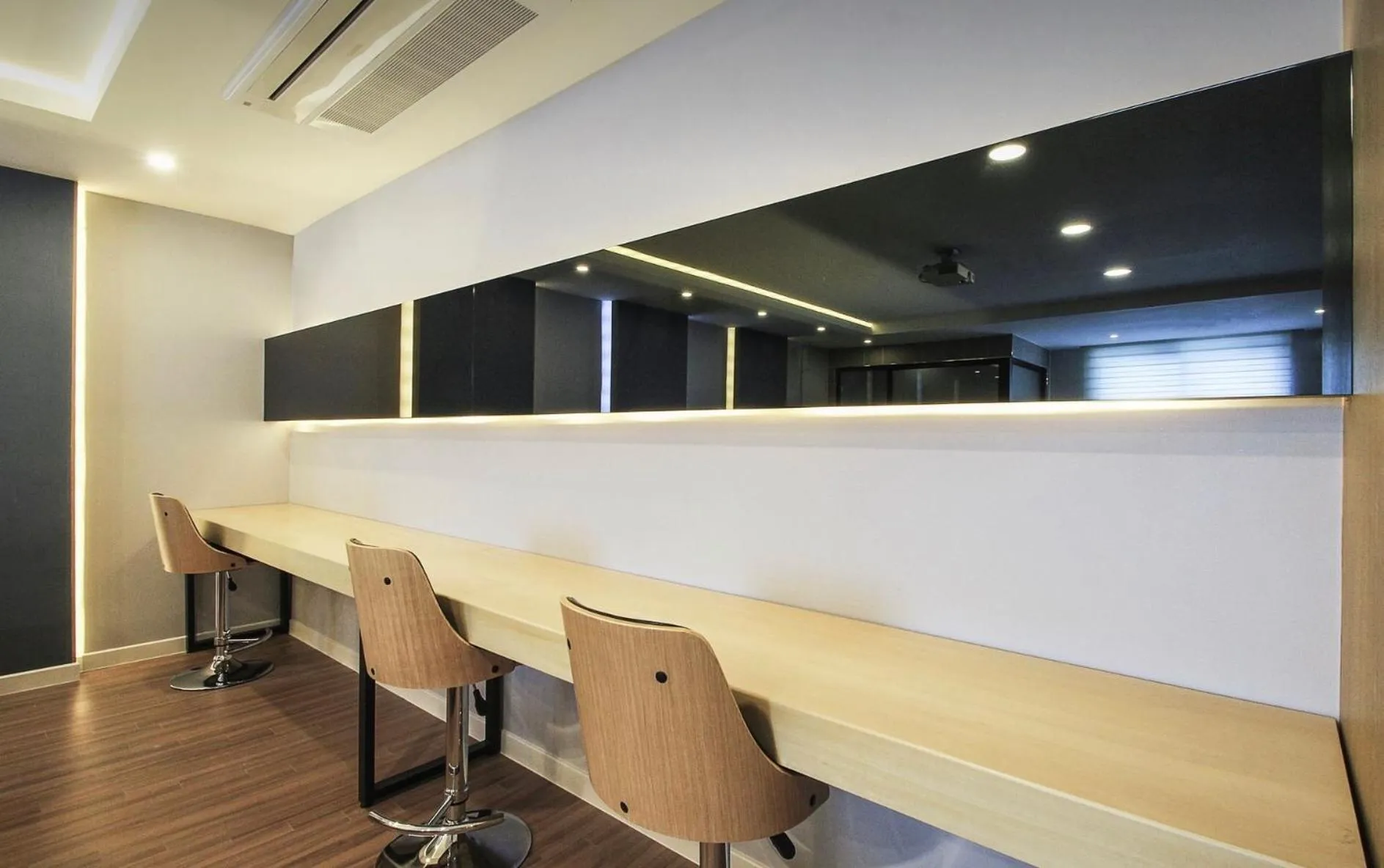 No.1 New Yorker Hotel