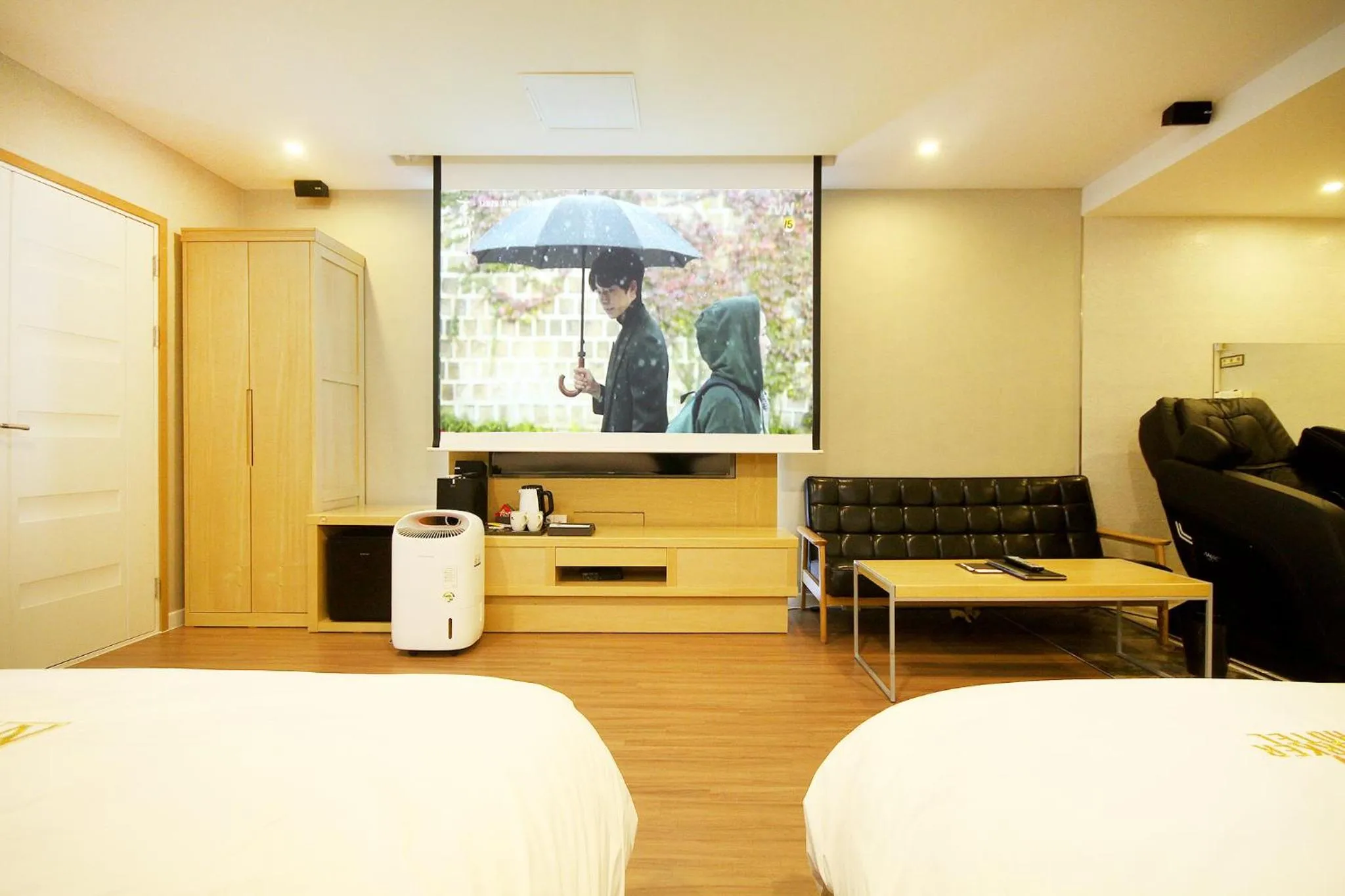 Bed in No.1 New Yorker Hotel