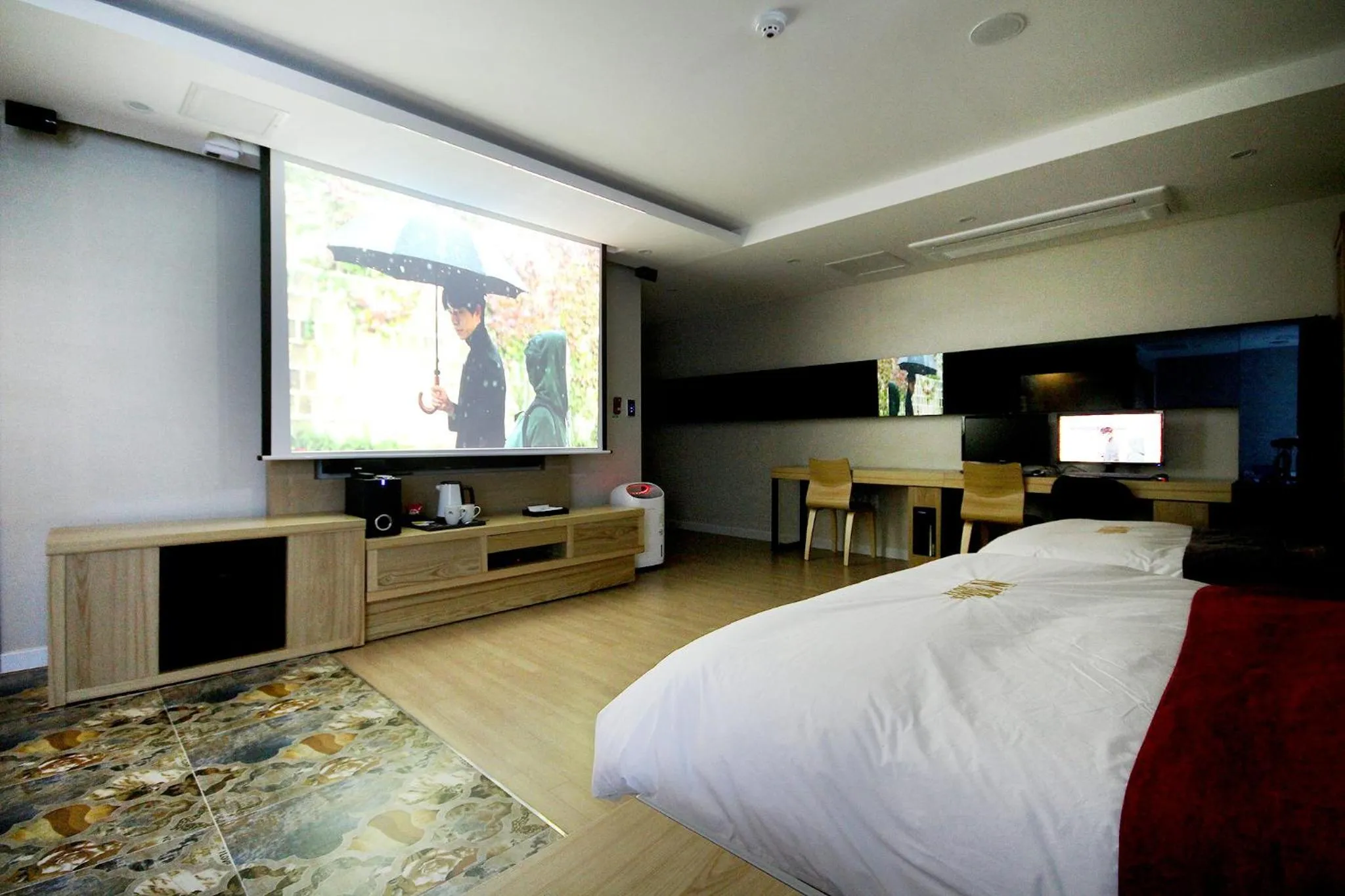 Bed in No.1 New Yorker Hotel