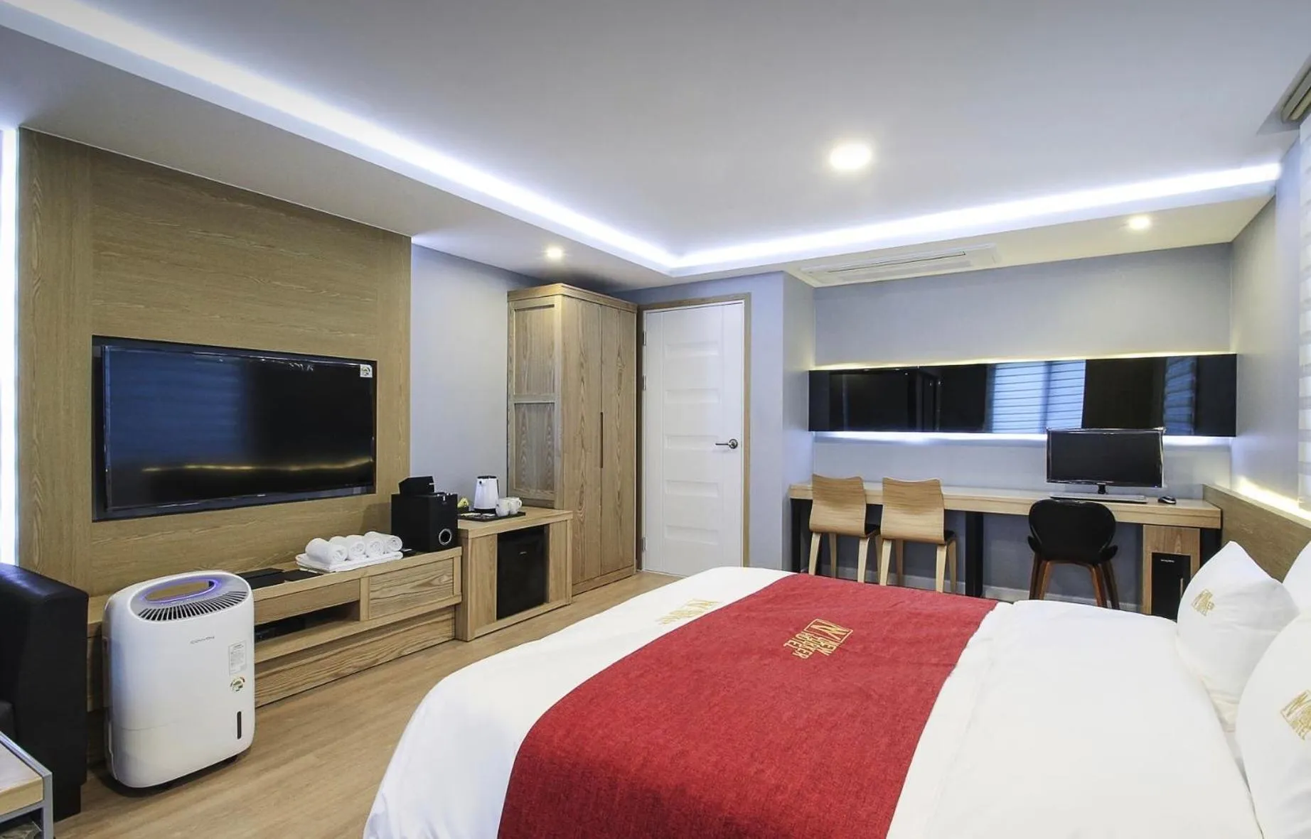 Bed in No.1 New Yorker Hotel