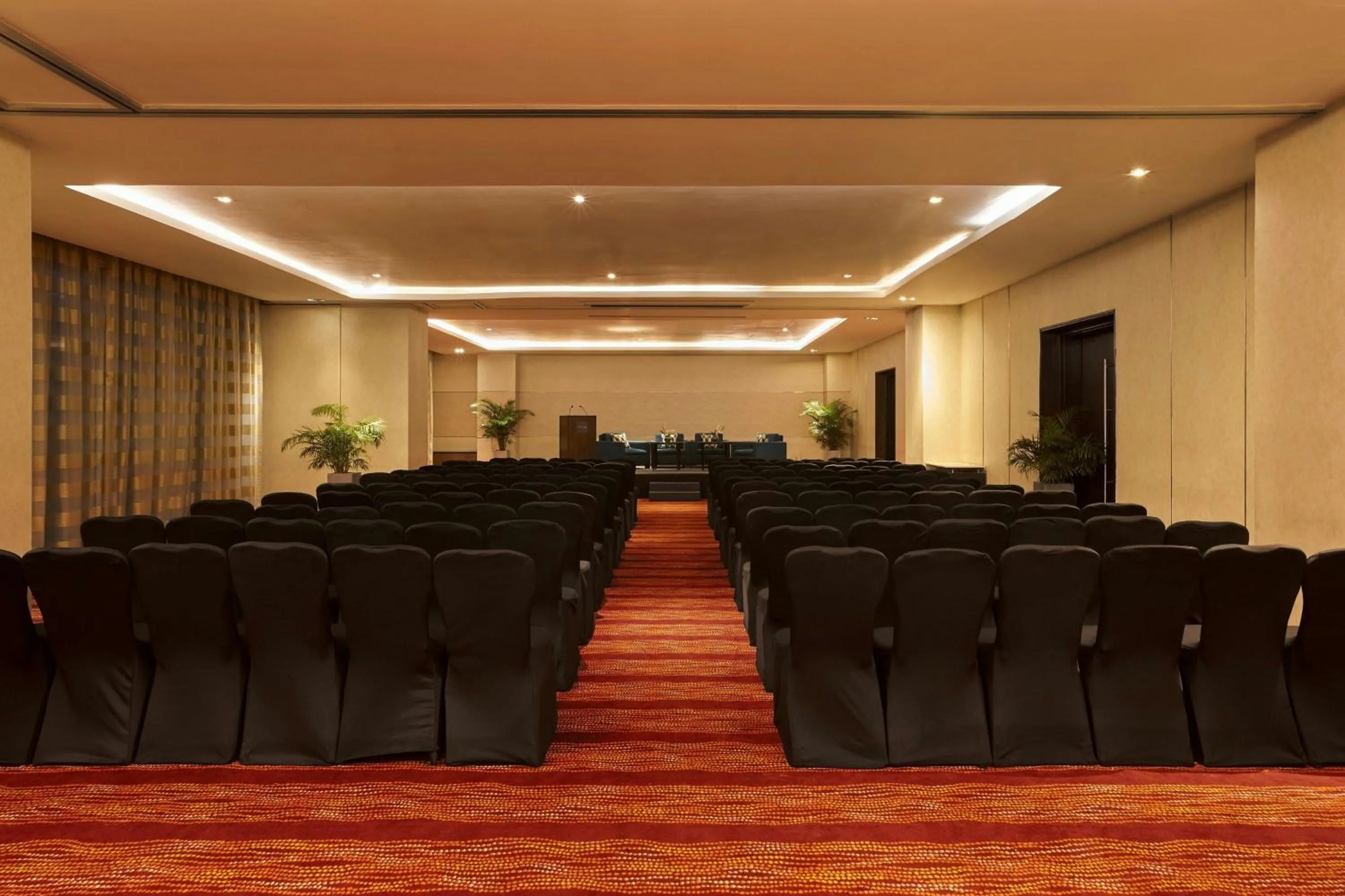 Meeting/conference room in Courtyard by Marriott Mumbai International Airport