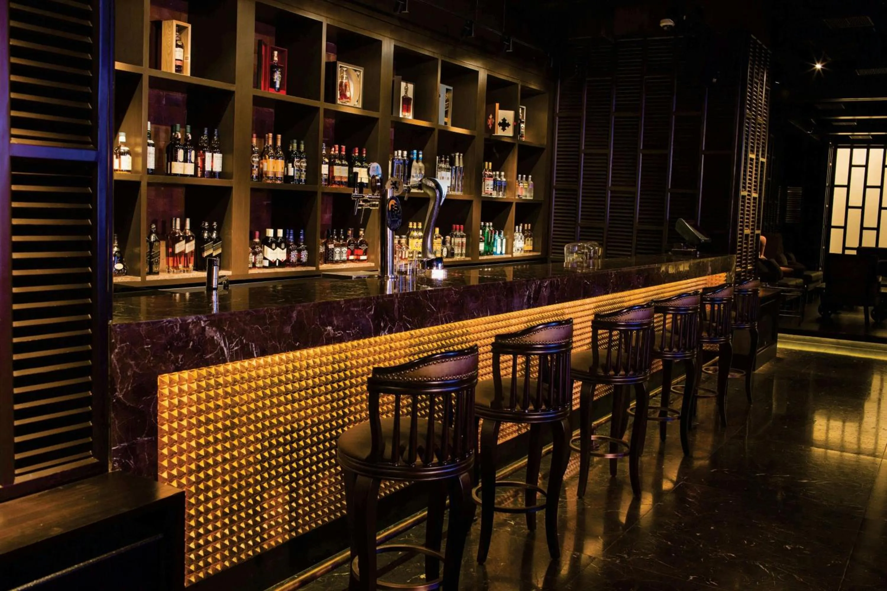 Lounge or bar in Courtyard by Marriott Mumbai International Airport