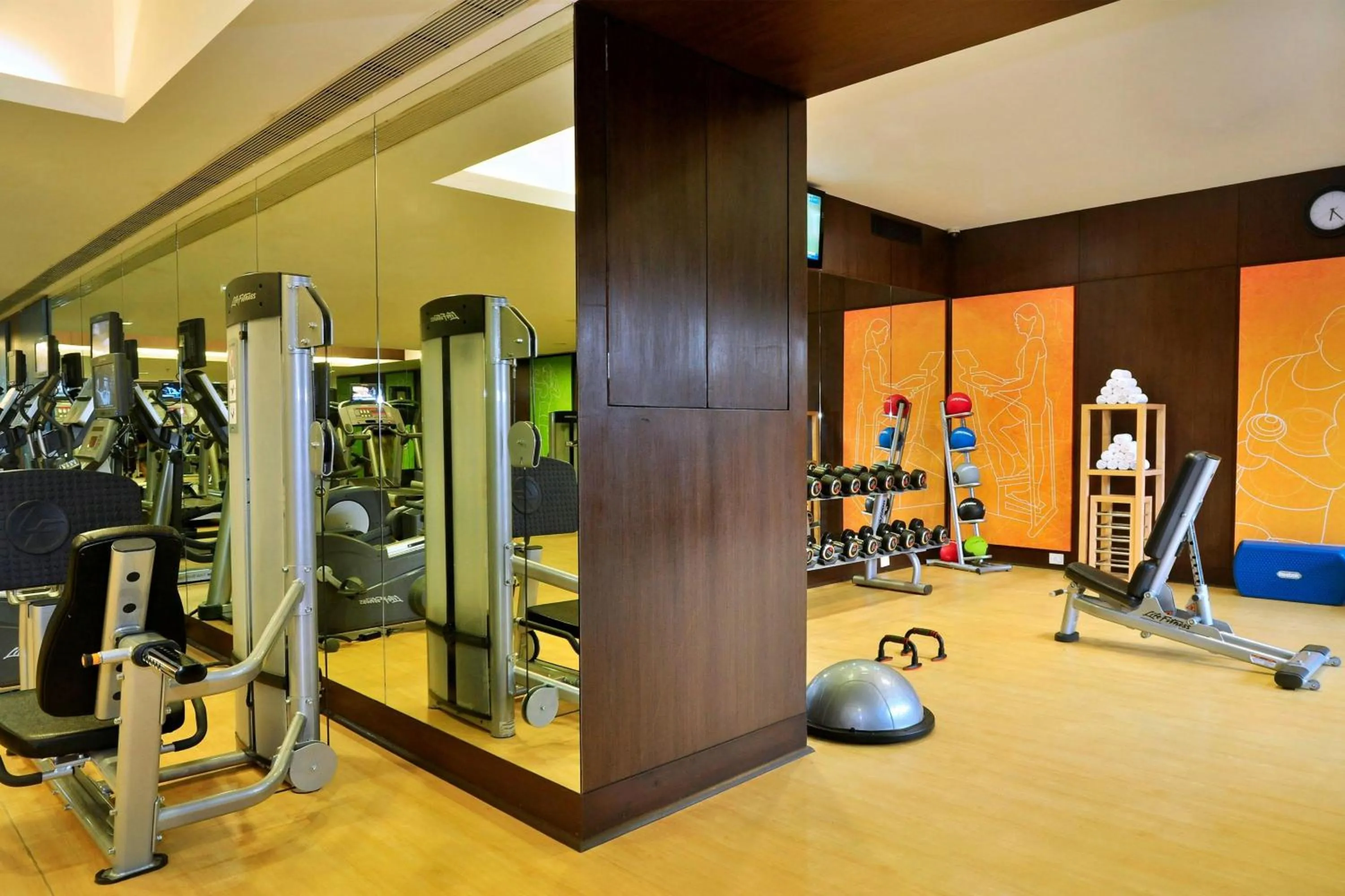 Fitness centre/facilities in Courtyard by Marriott Mumbai International Airport