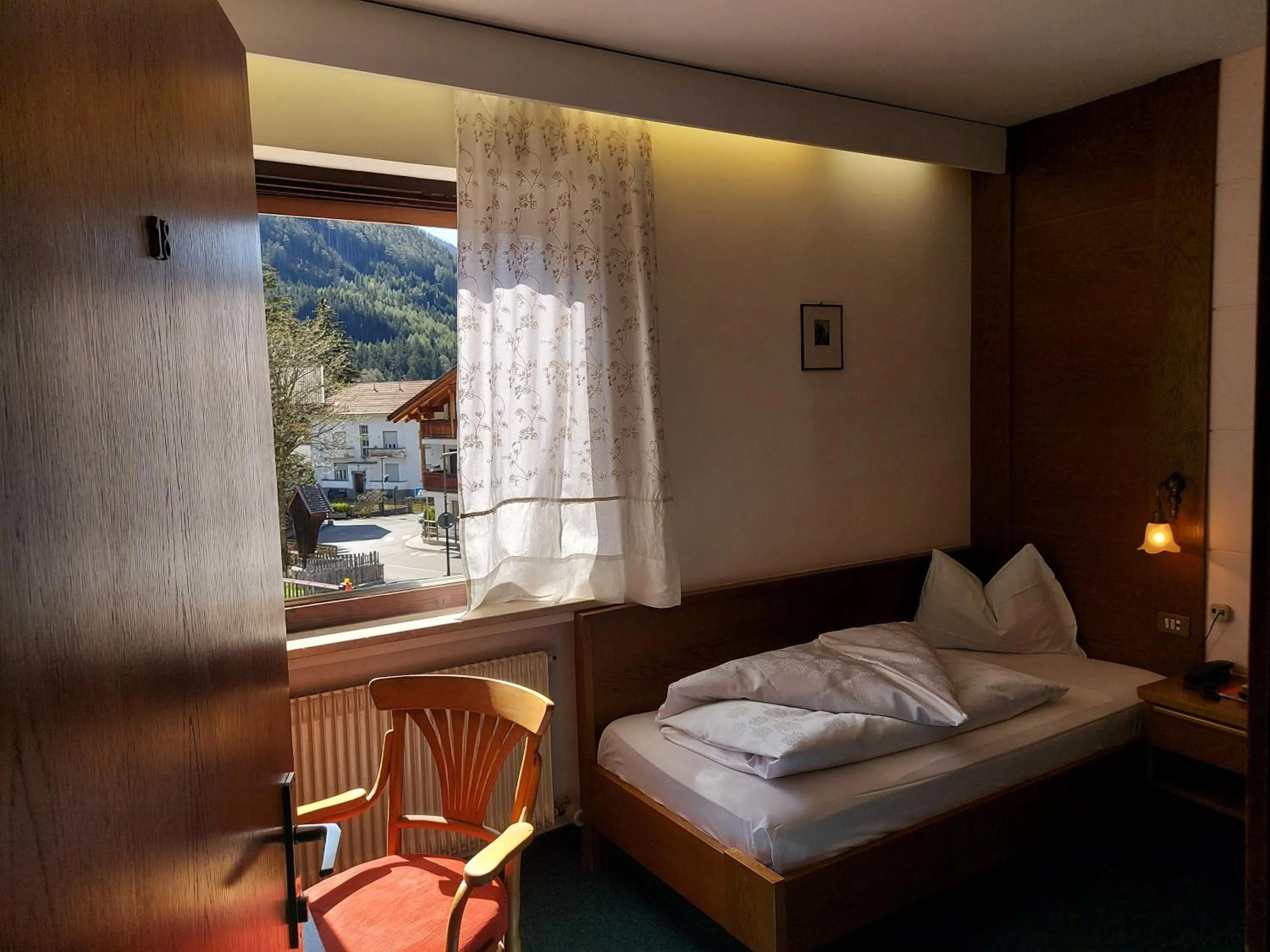 View (from property/room), Bed in Hotel Schuster