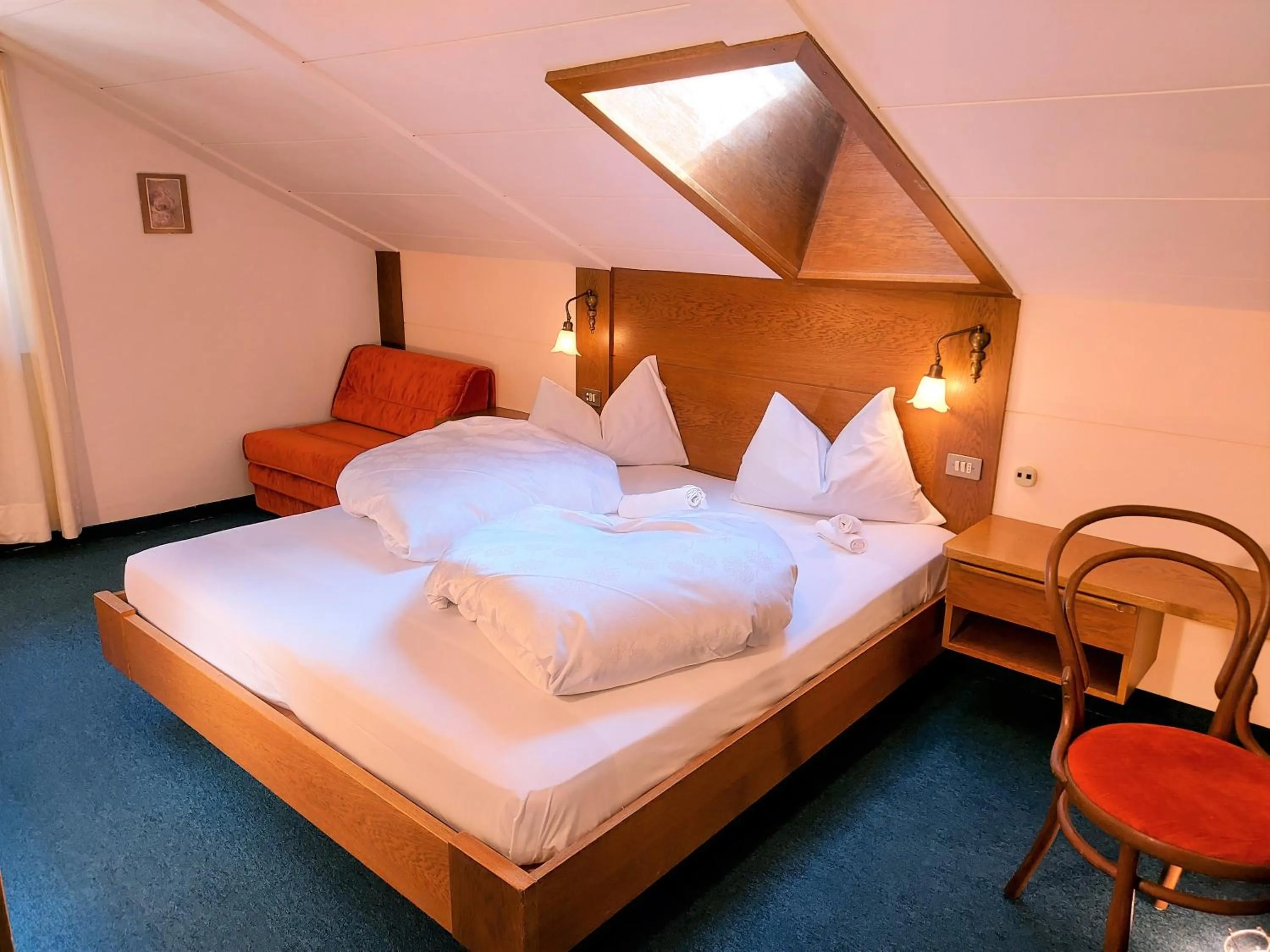 Staff, Bed in Hotel Schuster