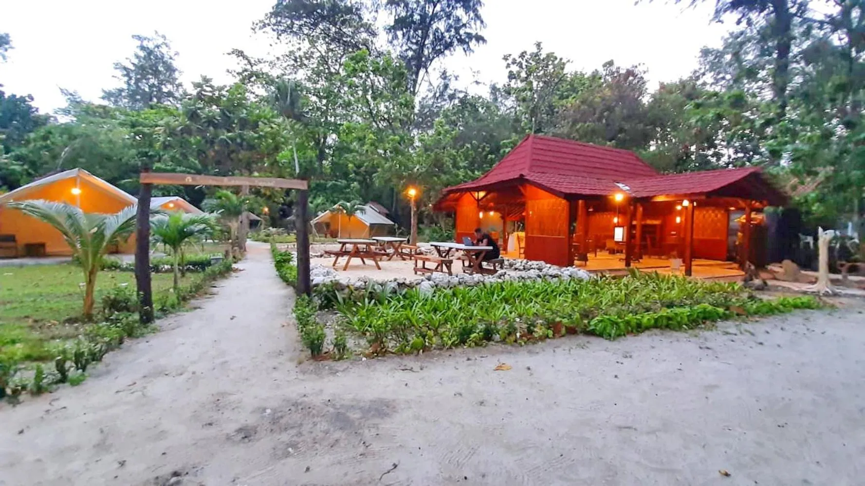 Restaurant/places to eat in Seribu Resort Thousand Island