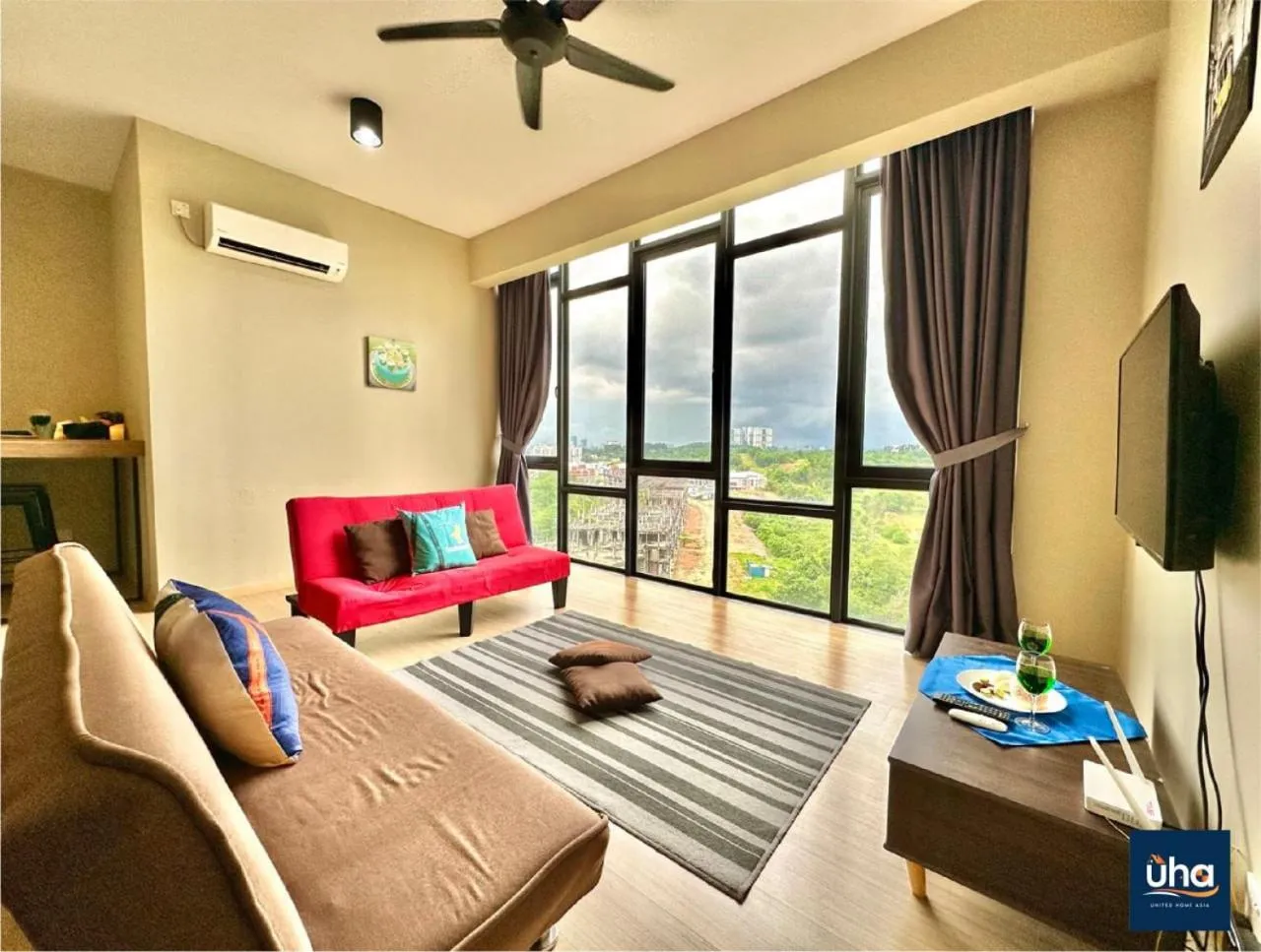 Communal lounge/ TV room in Cube 8 Teens Taman Mount Austin Apartment by UHA