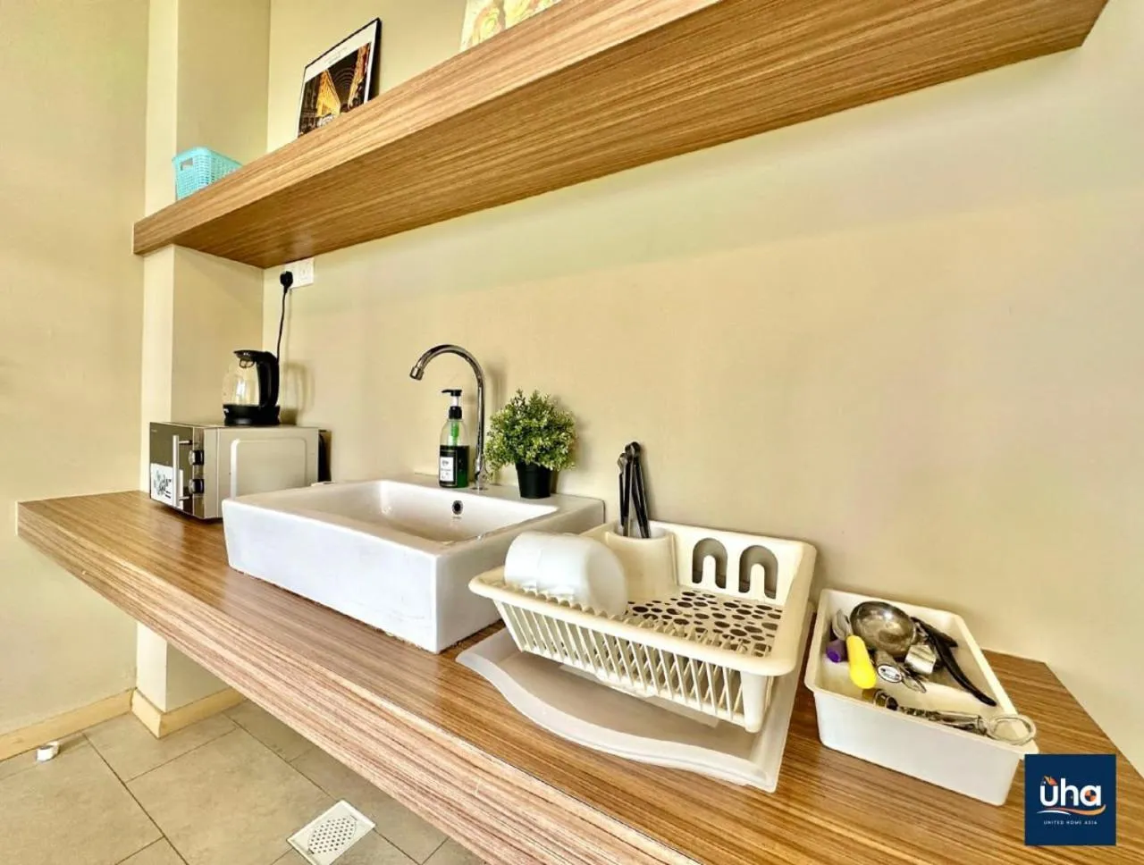 Cube 8 Teens Taman Mount Austin Apartment by UHA