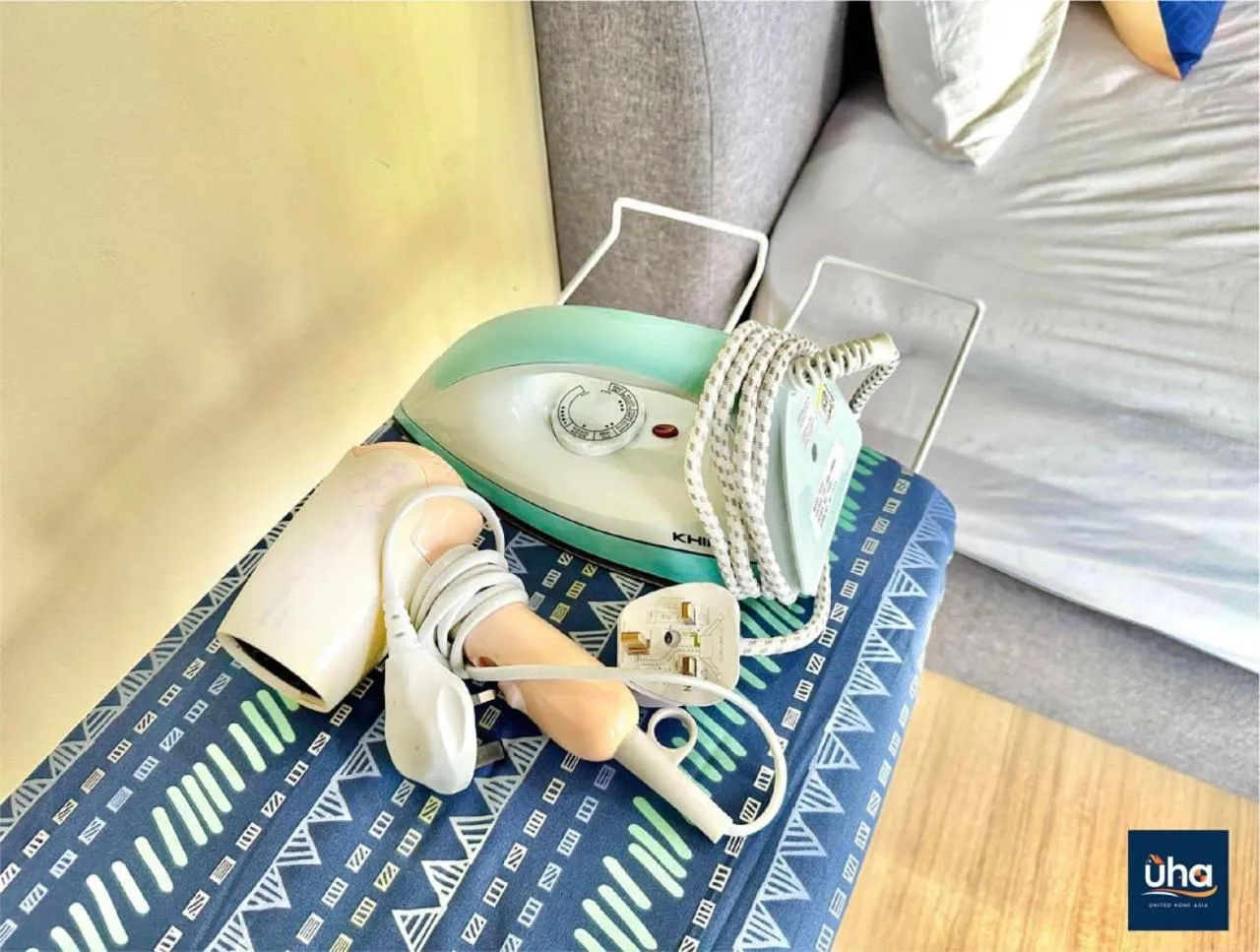 Cube 8 Teens Taman Mount Austin Apartment by UHA