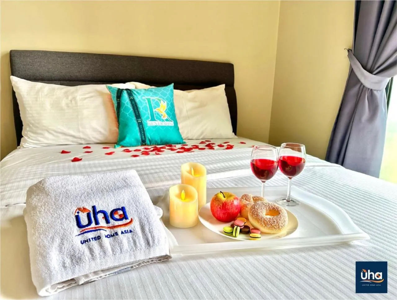 Bed in Cube 8 Teens Taman Mount Austin Apartment by UHA