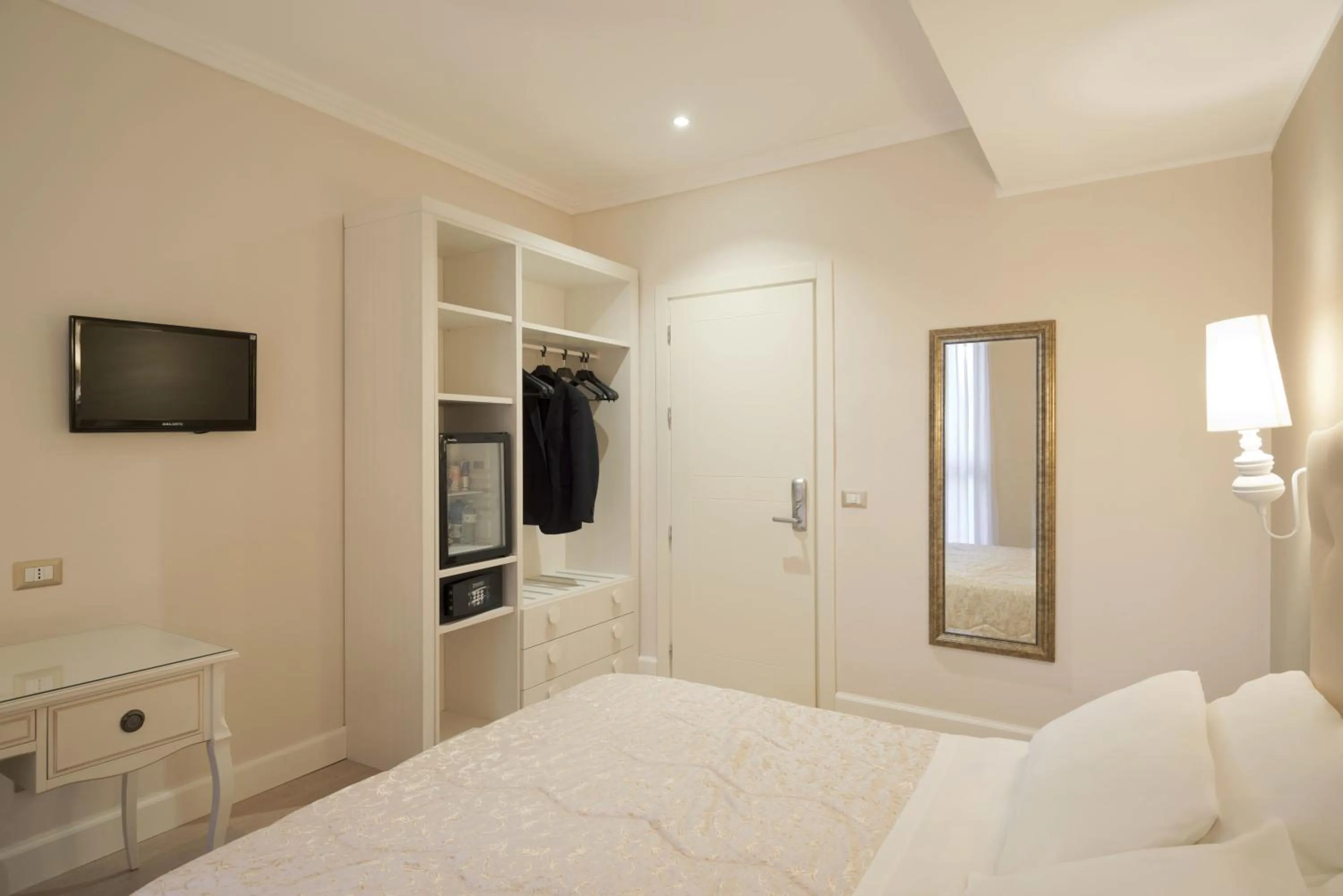 Photo of the whole room, Bed in Hotel Aurora