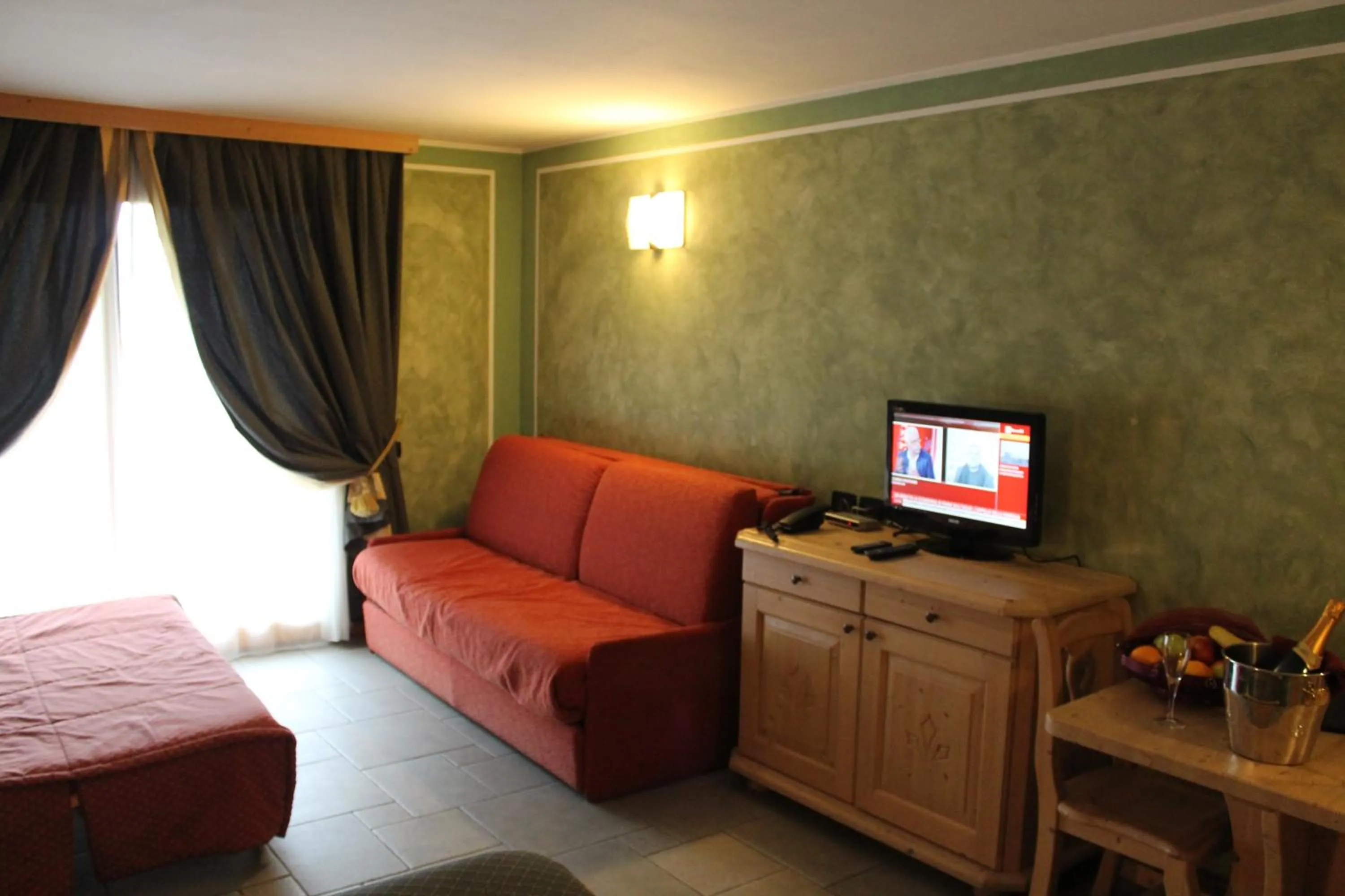 Seating area, Bed in Boscone Suite Hotel