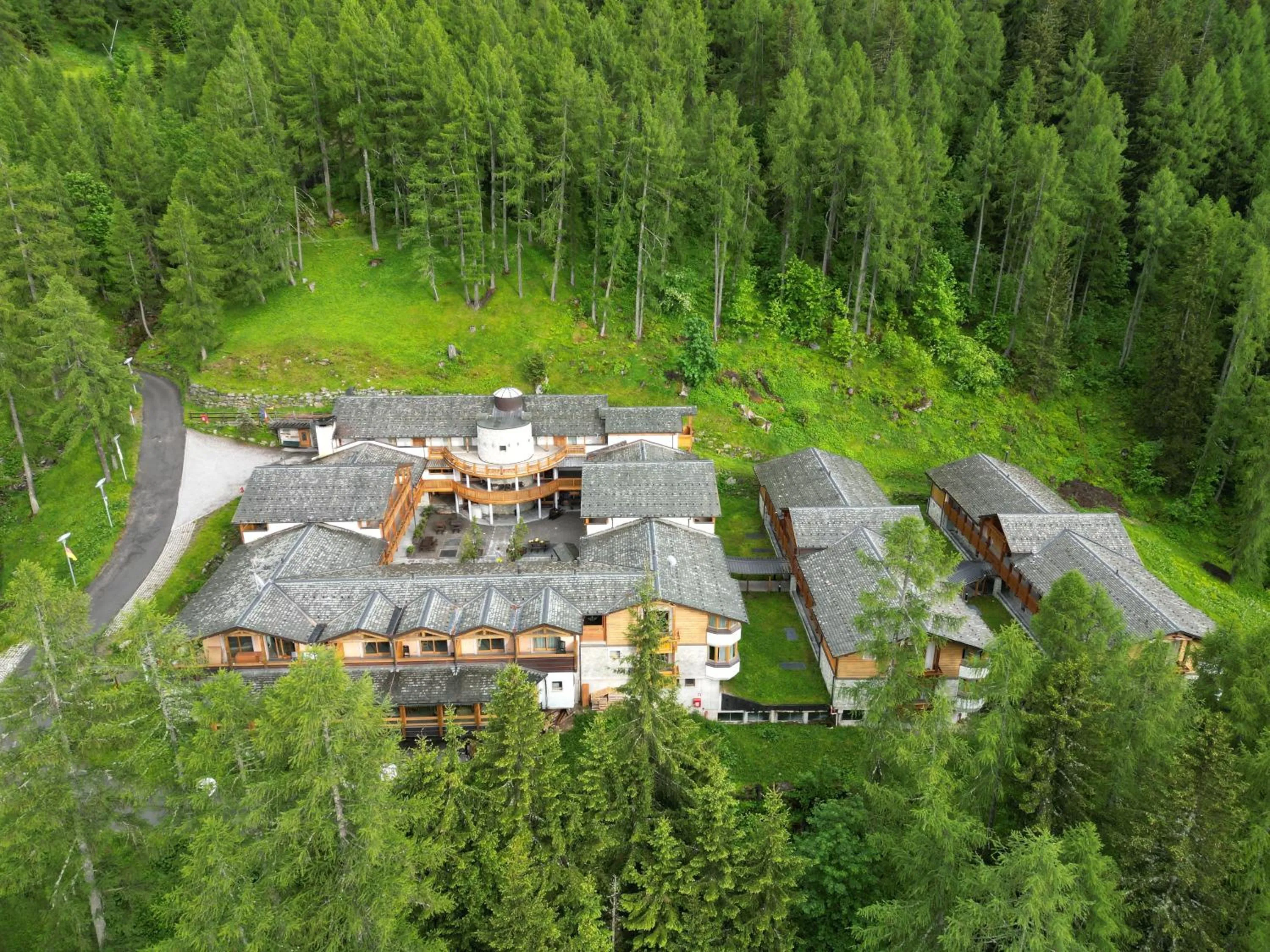 Neighbourhood in Boscone Suite Hotel