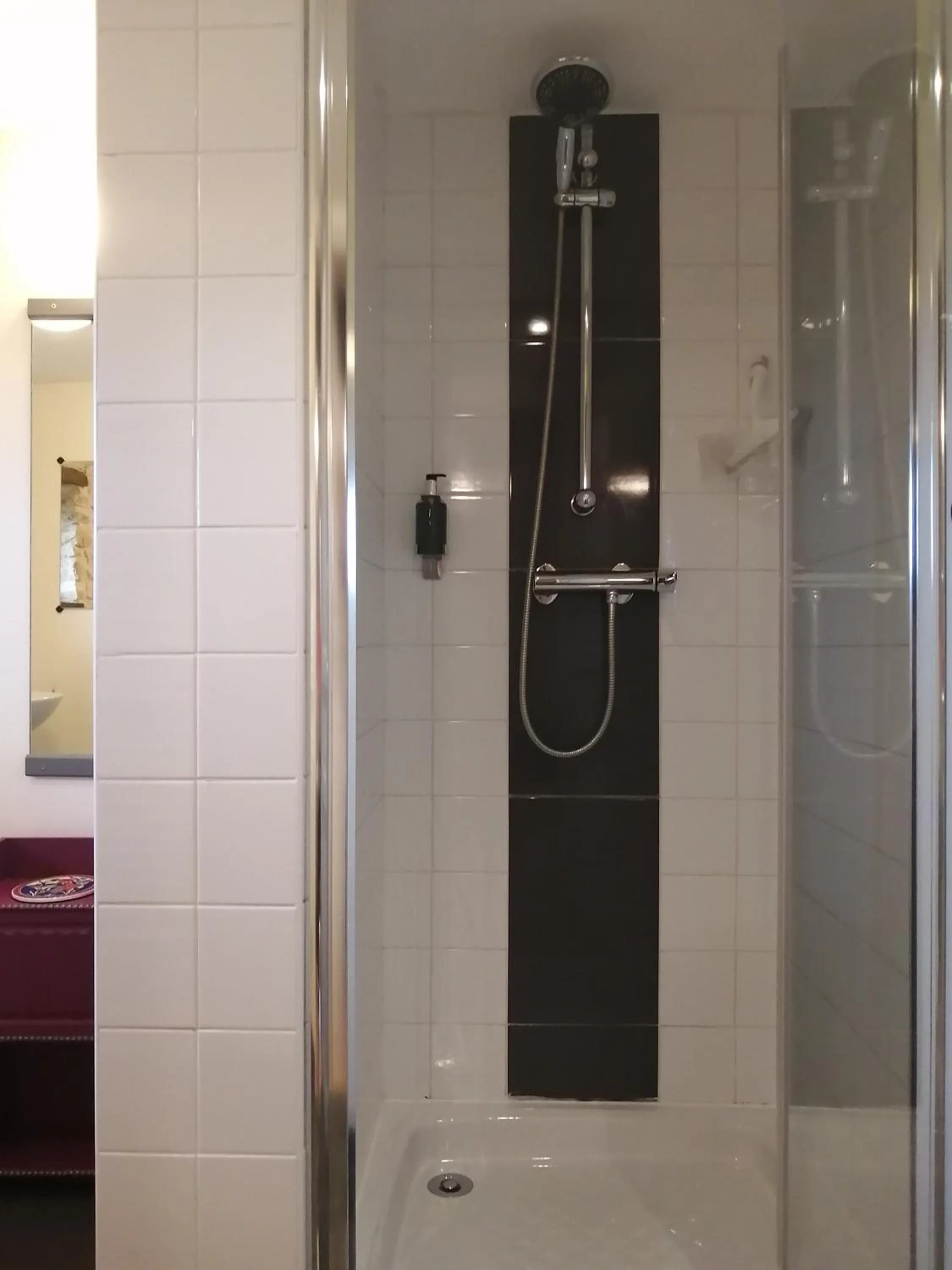 Shower in La Vieille Gorce Chambres d'Hôtes near Civray