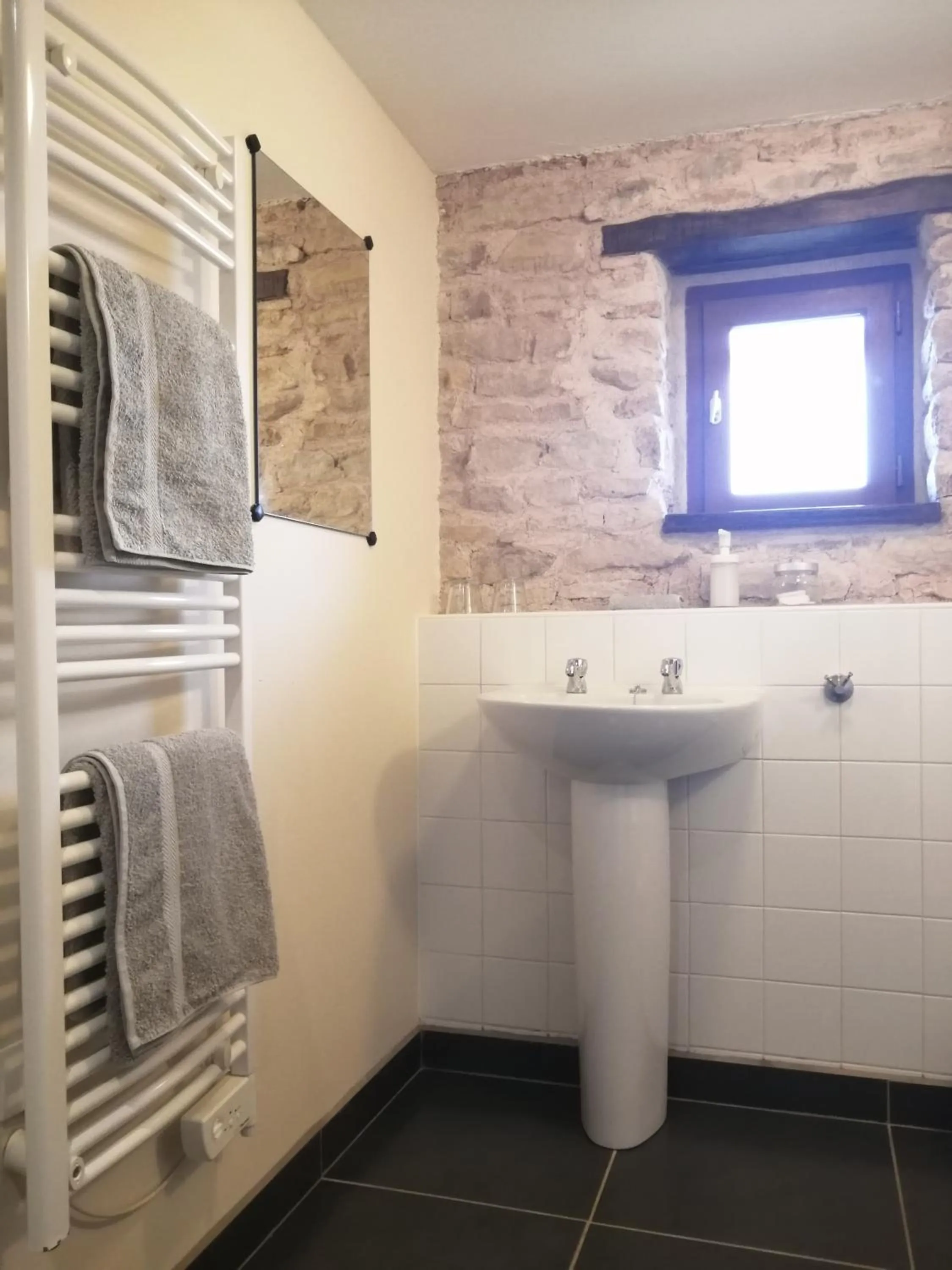 Bathroom in La Vieille Gorce Chambres d'Hôtes near Civray