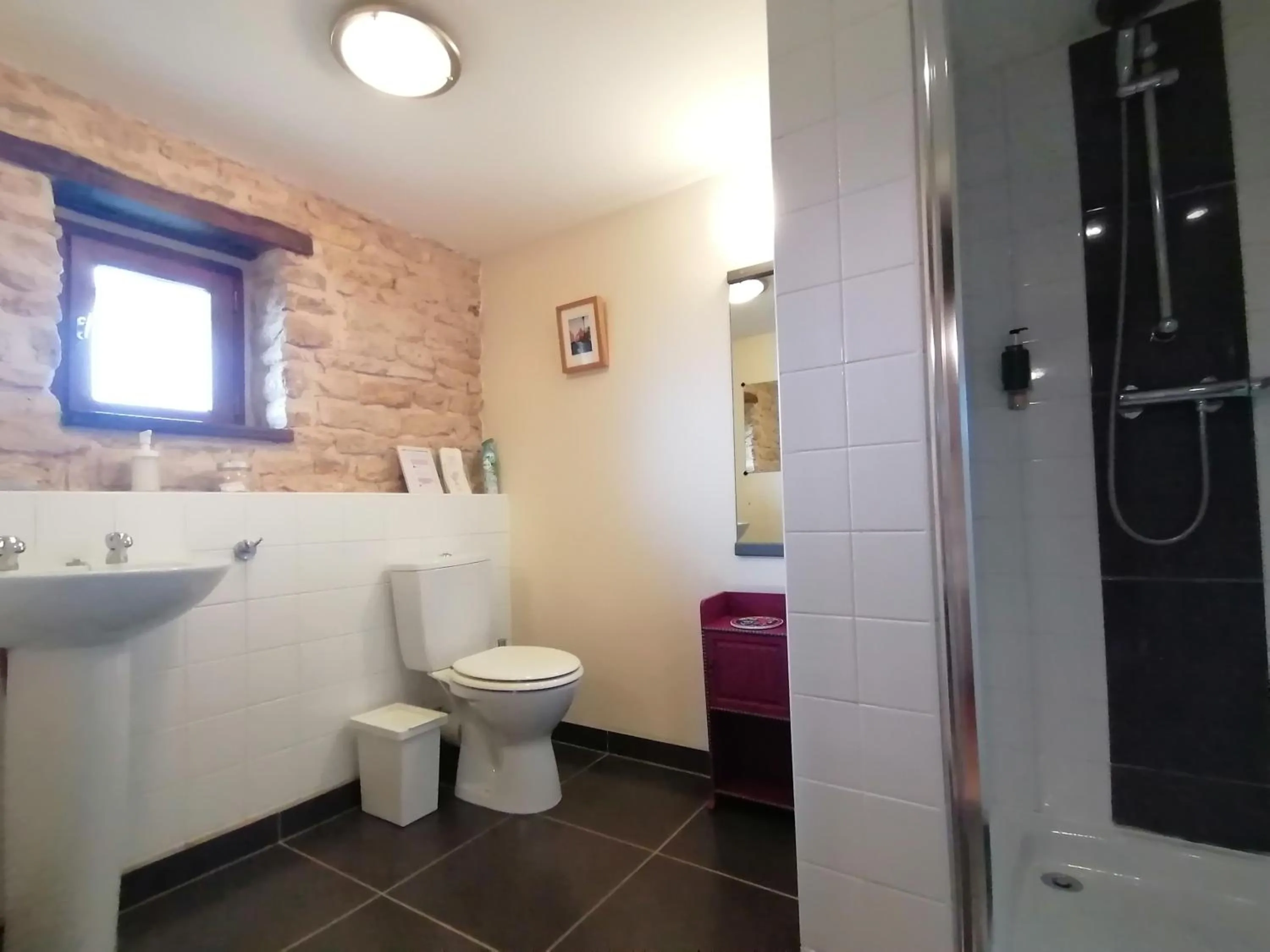 Shower in La Vieille Gorce Chambres d'Hôtes near Civray